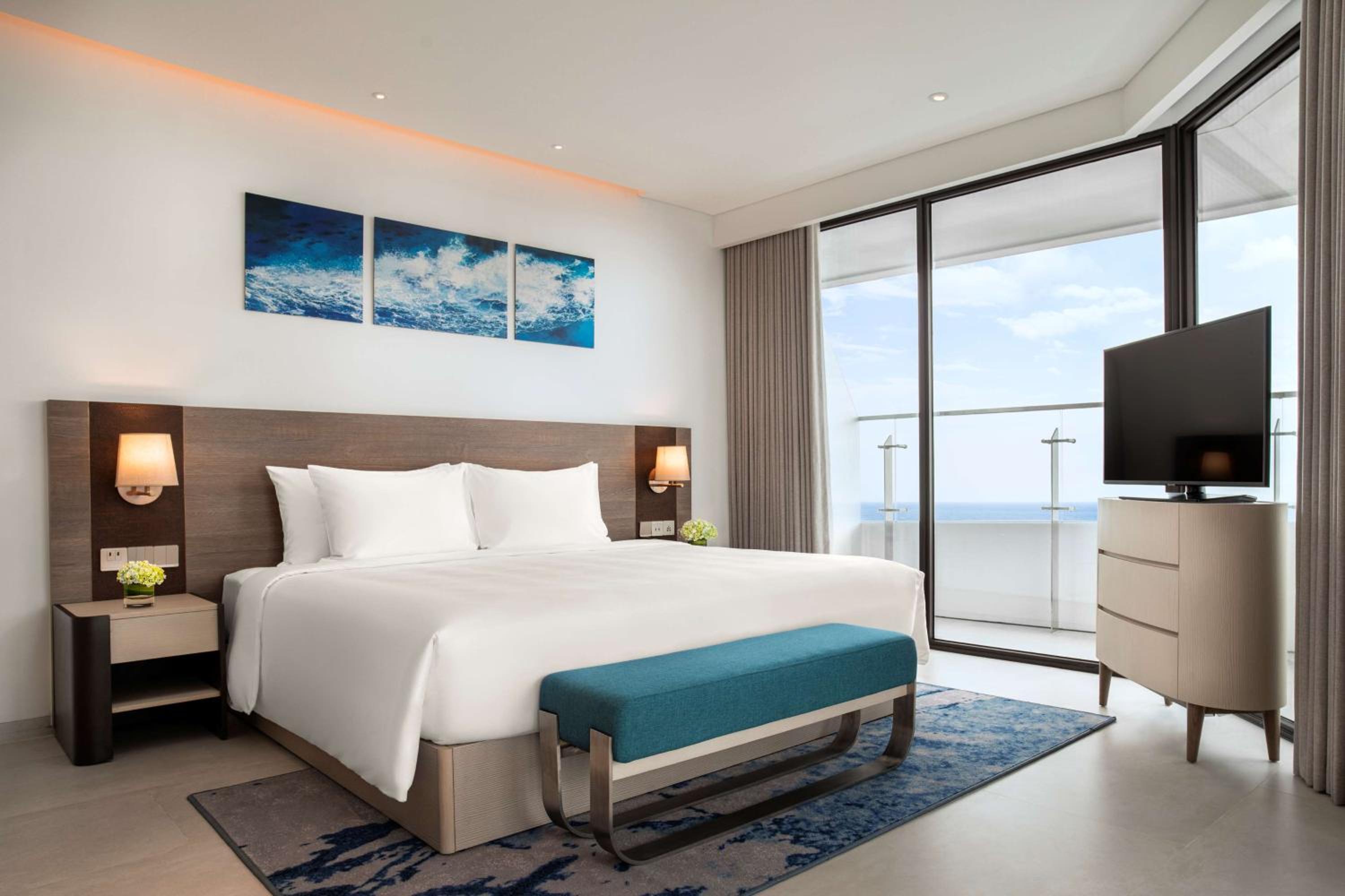 Executive Corner Suite with Ocean View and Lounge Access - Photo 1
