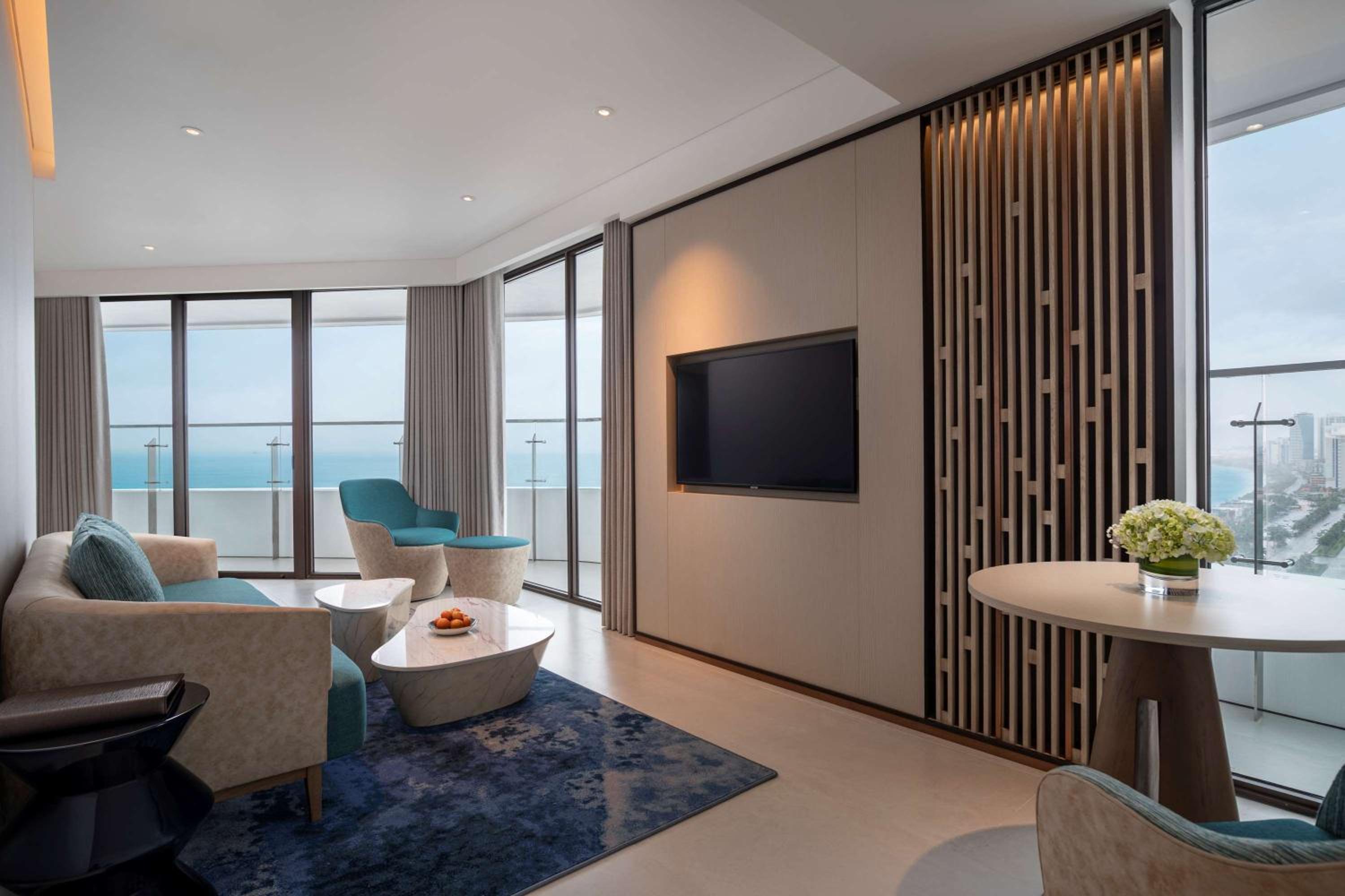 Executive Corner Suite with Ocean View and Lounge Access - Photo 3