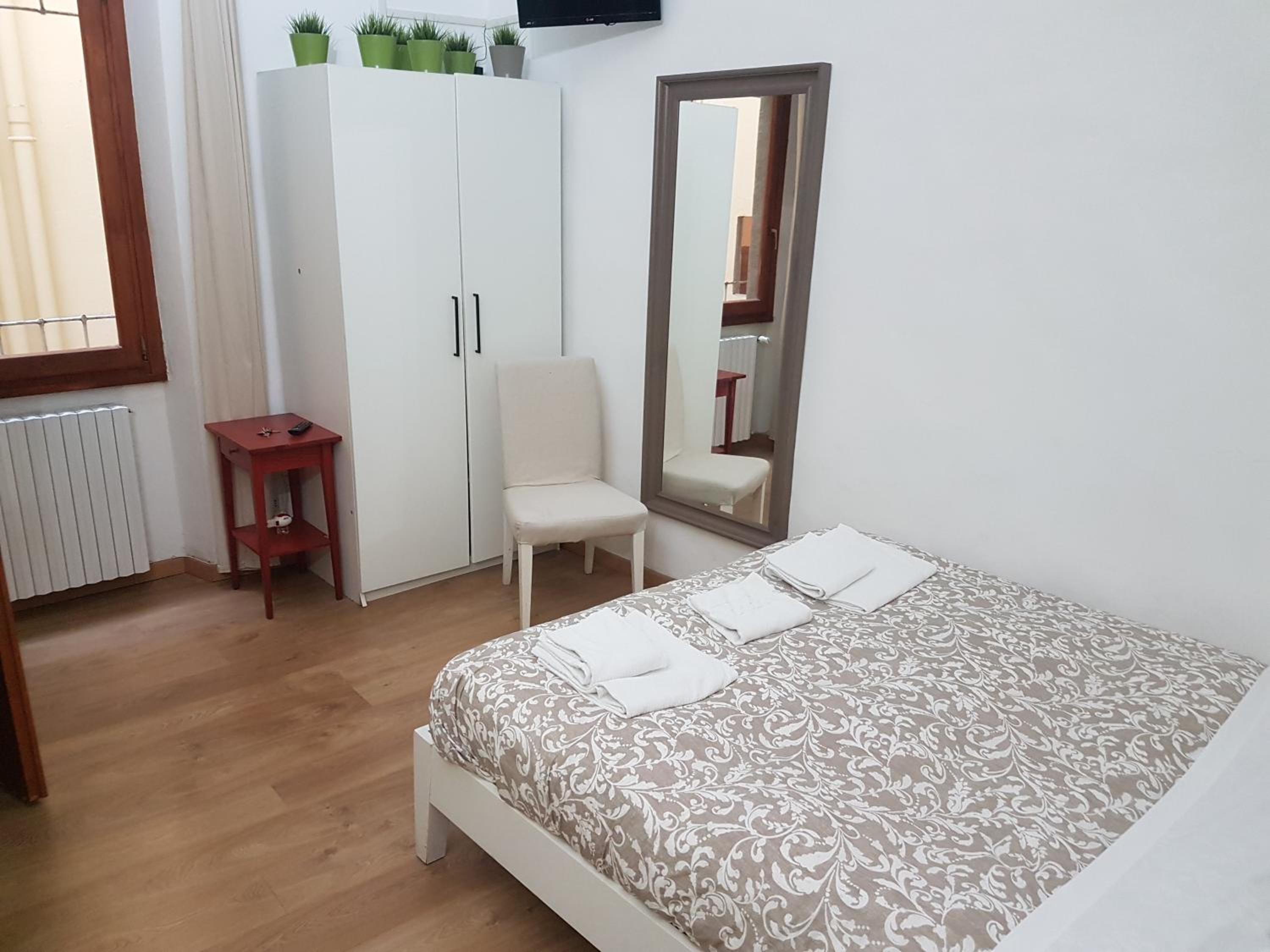 Basic Double Room photo 3