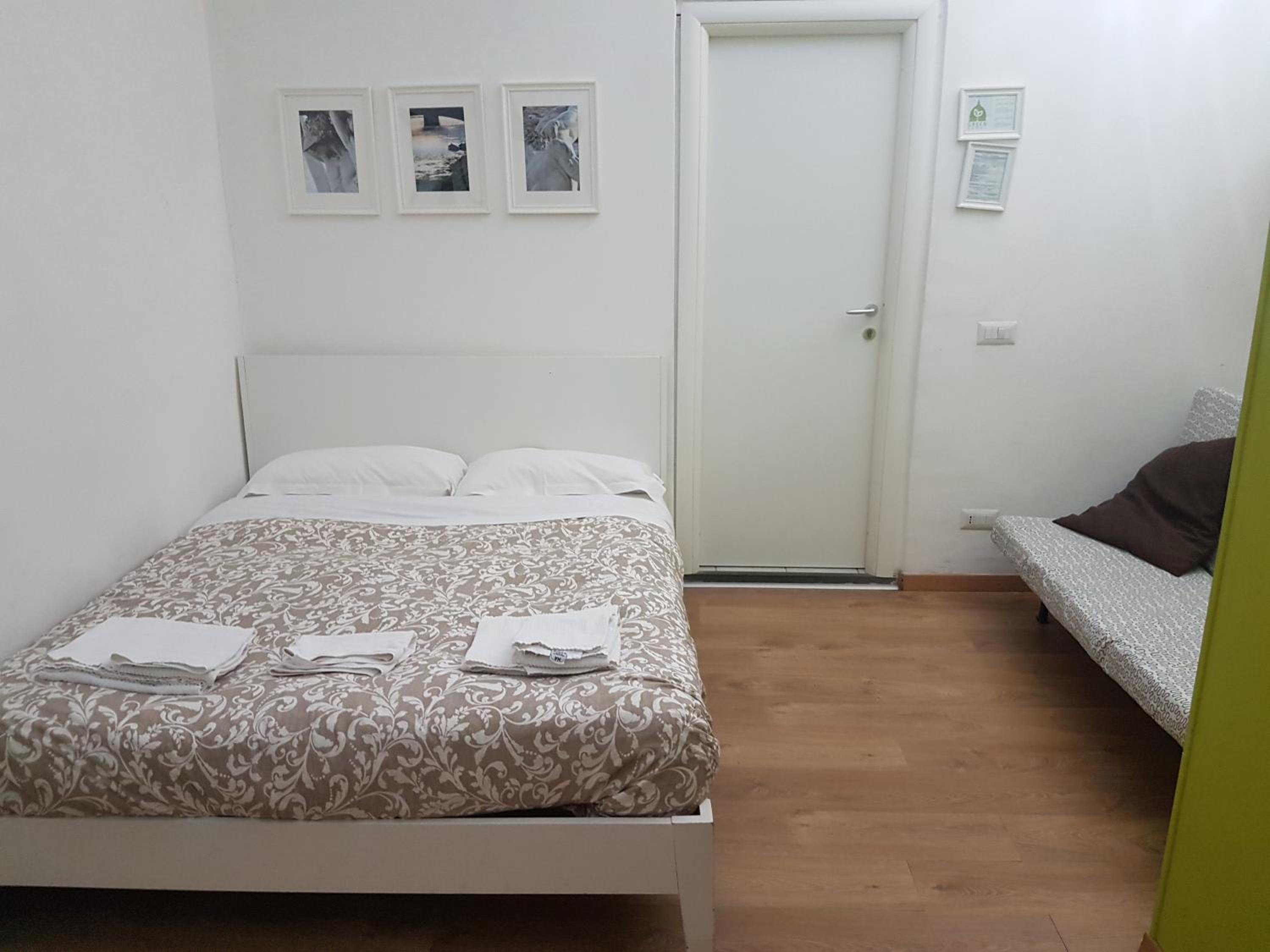 Basic Double Room photo 2