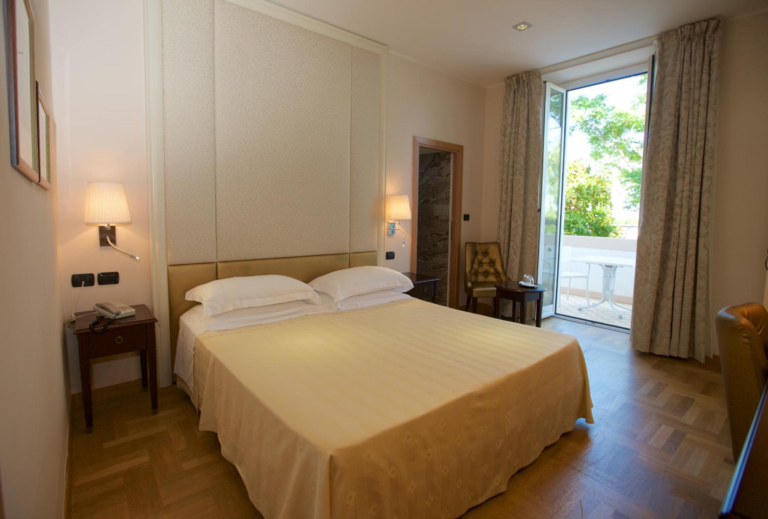 Deluxe Double Room 1°-2° Sea View - Photo 5