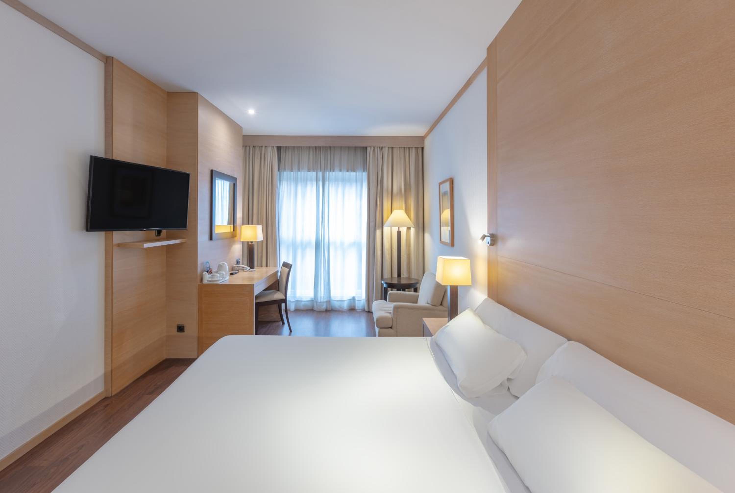 Superior Double or Twin Room thumbnail 6
