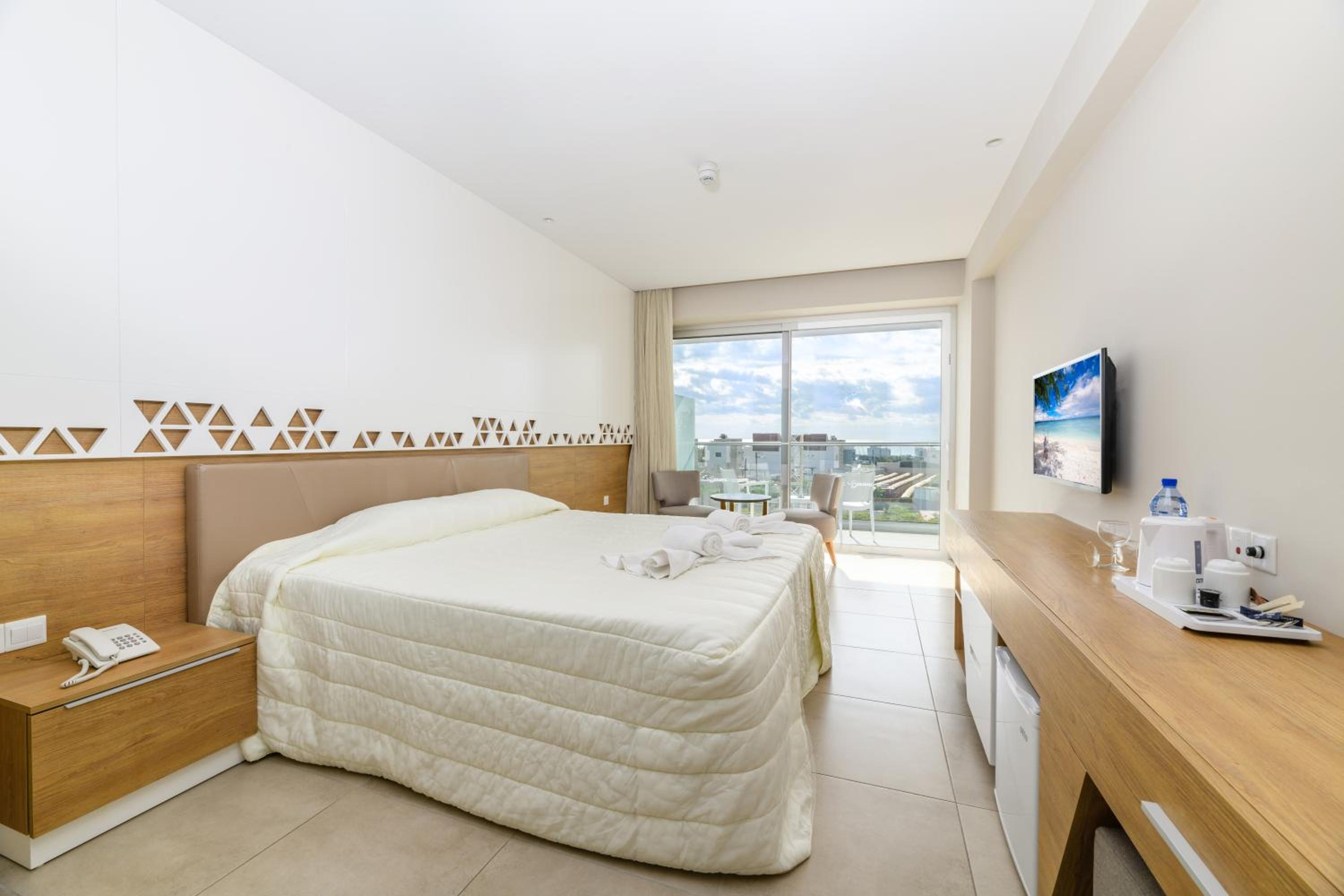 Superior Double Room with Sea View - Photo 5