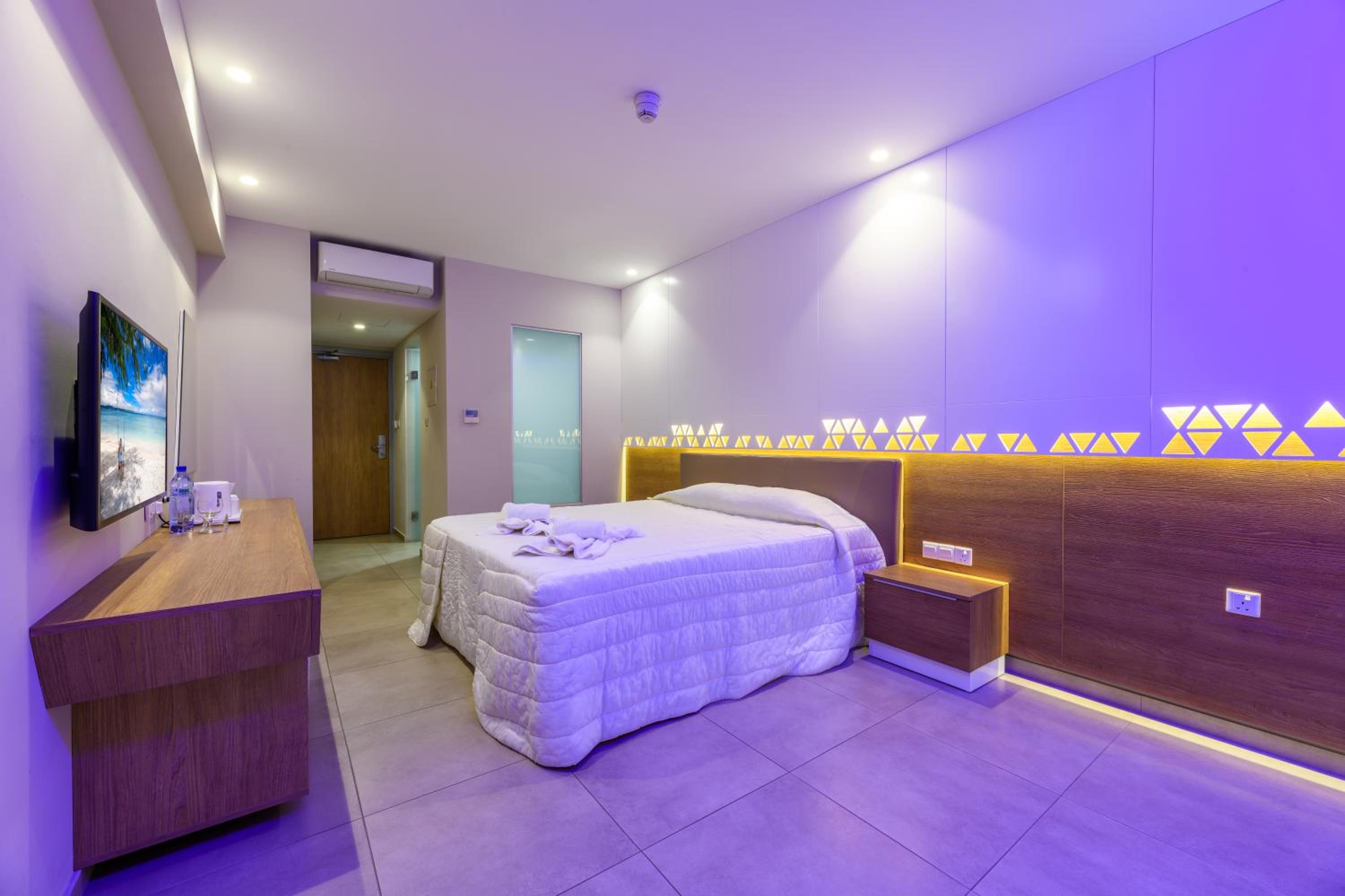 Superior Double Room with Sea View - Photo 1