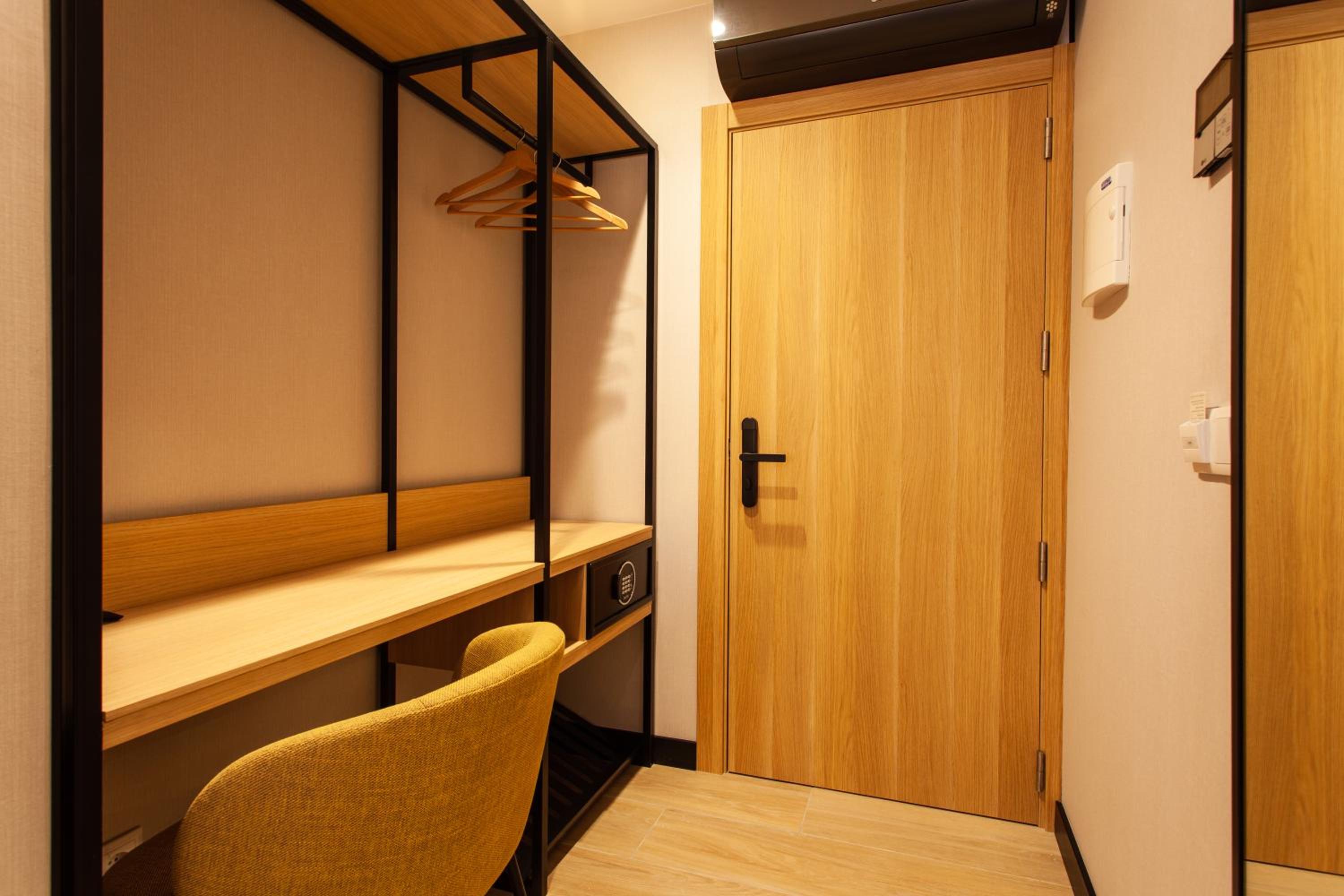 Standard Double or Twin Room - Photo 5