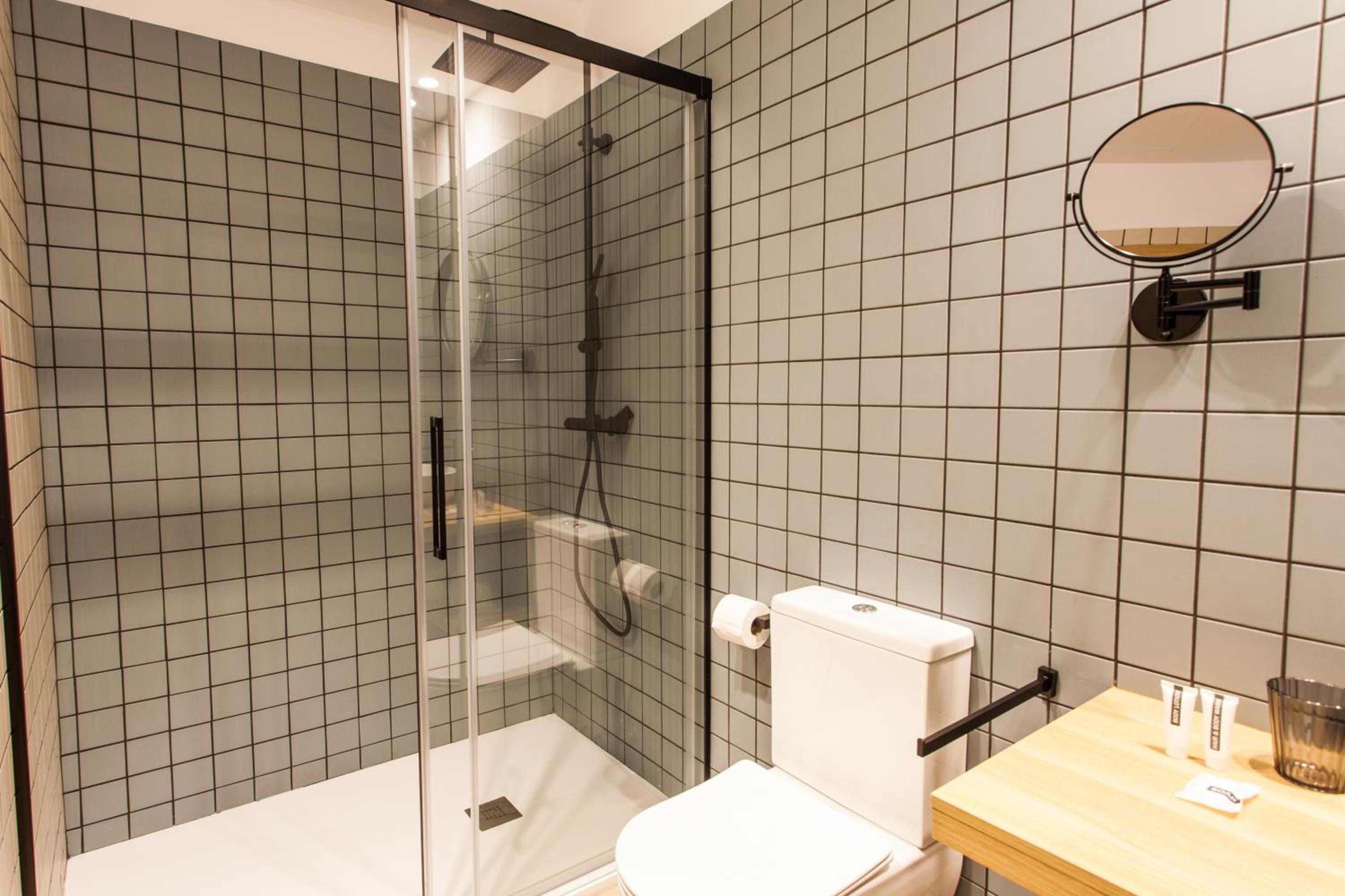 Standard Double or Twin Room - Photo 7