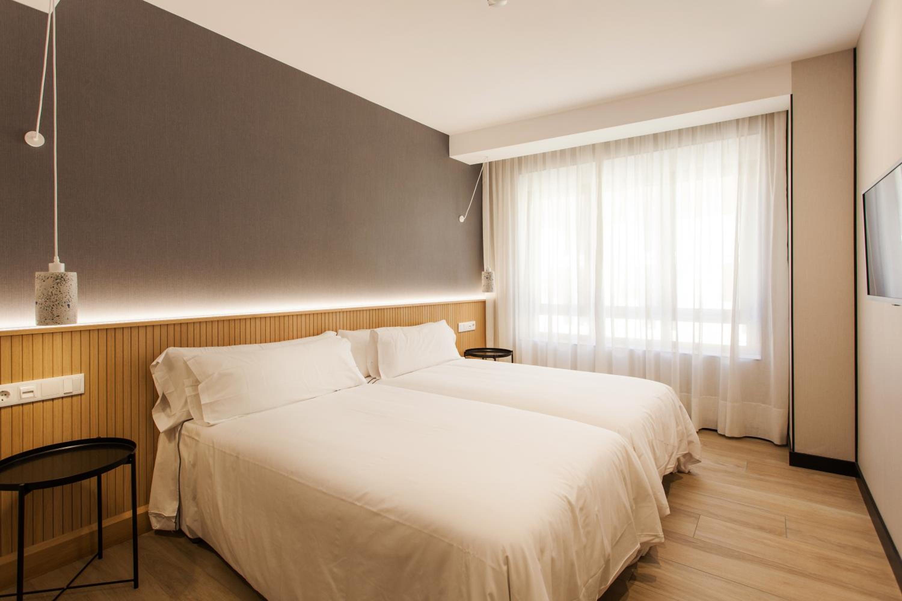 Standard Double or Twin Room - Photo 6