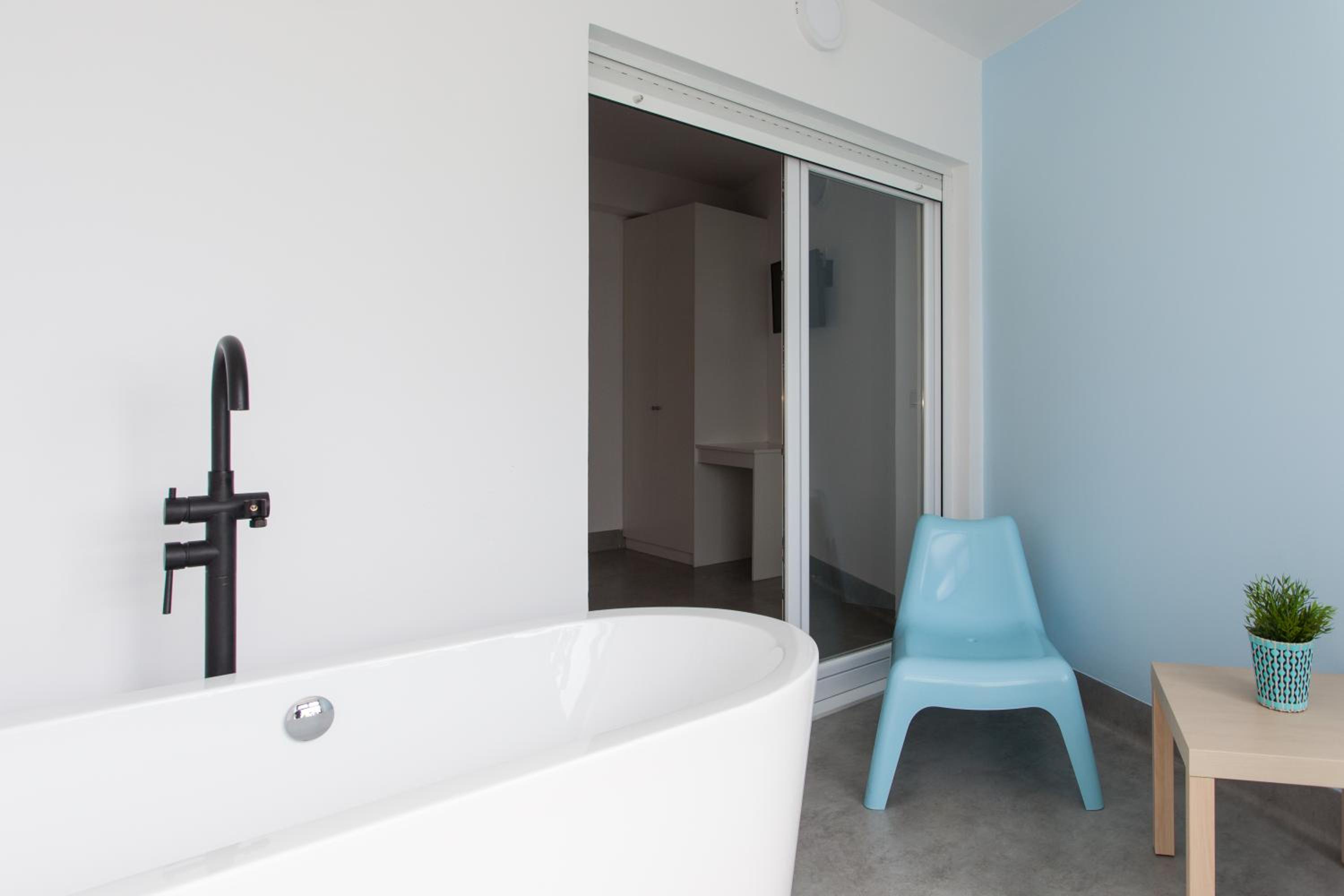 Basic Double or Twin Room with Bath  - Photo 5