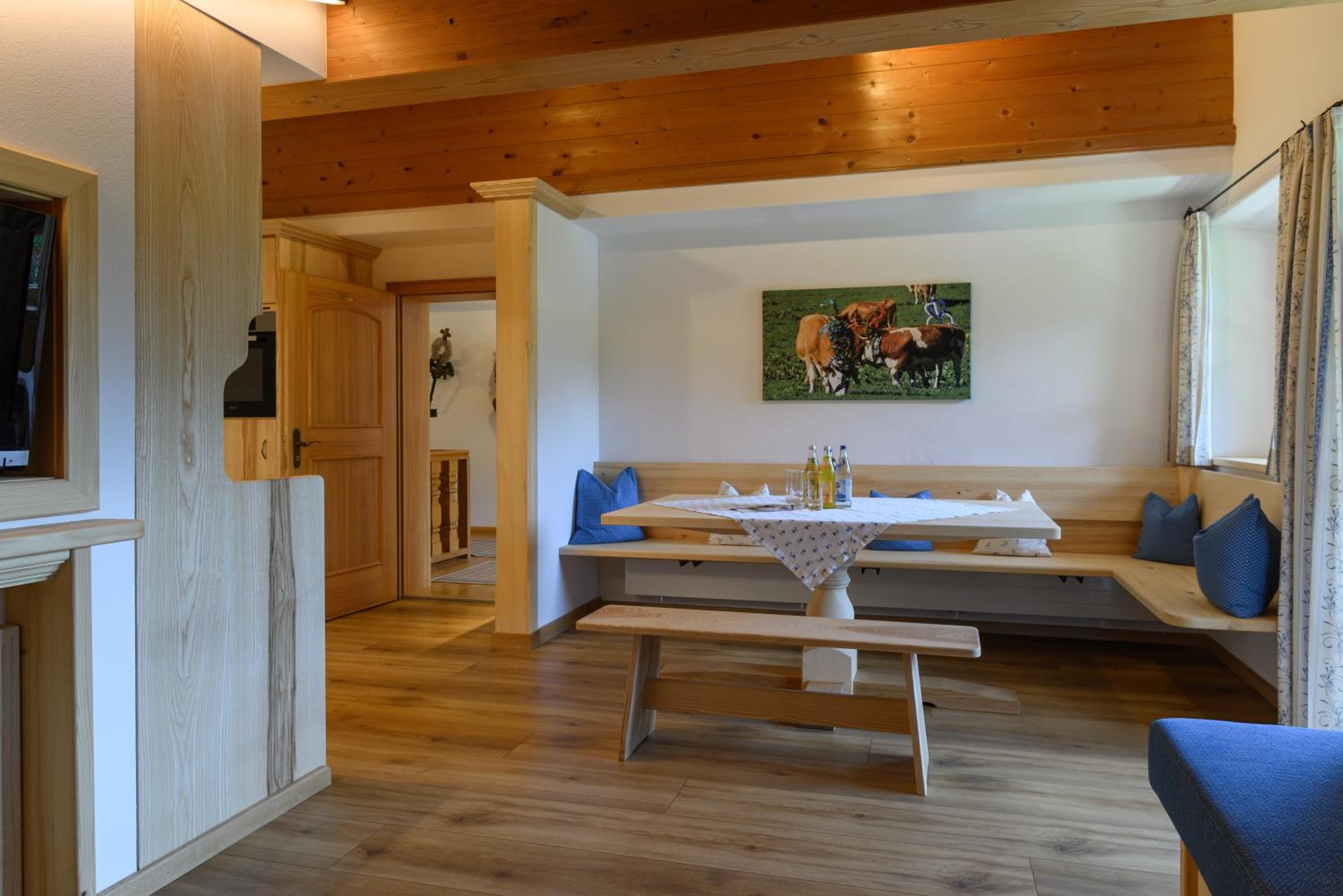 Apartment with Mountain View photo 3
