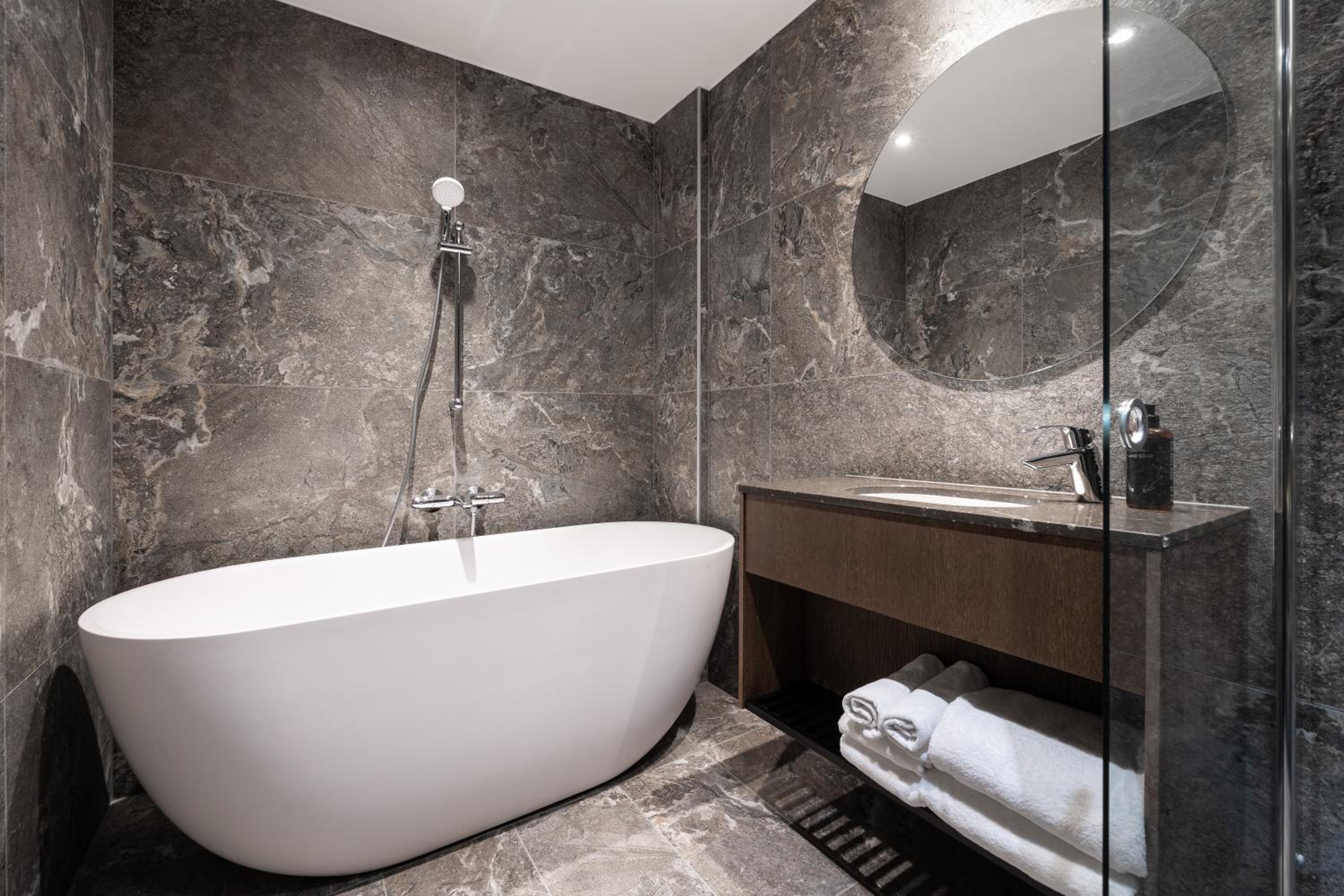 Mystique Deluxe Spa - Photo 12