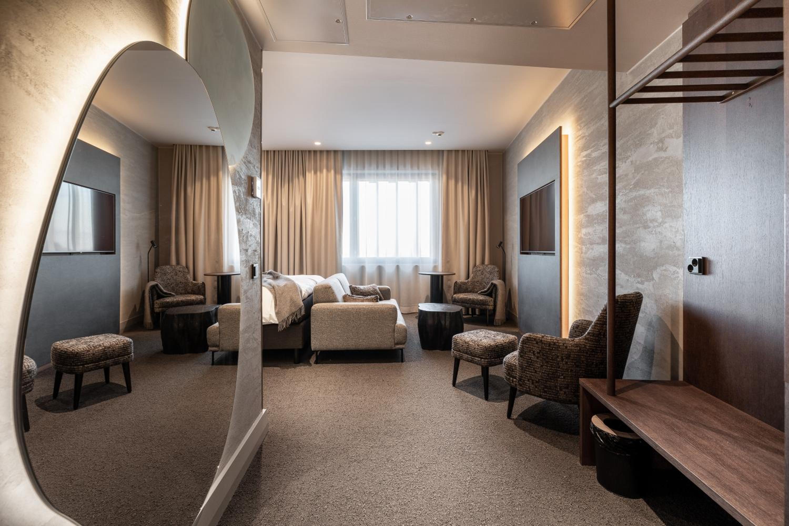Mystique Deluxe Spa - Photo 9