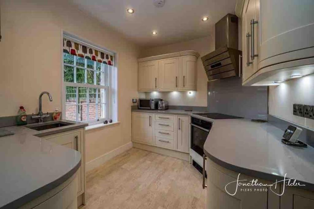 Three-Bedroom House photo 2
