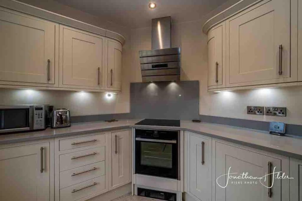 Three-Bedroom House photo 3