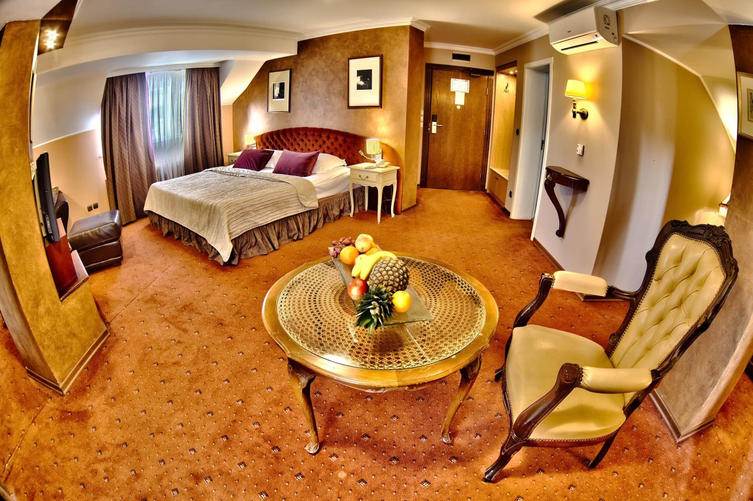 Deluxe Suite - Photo 2