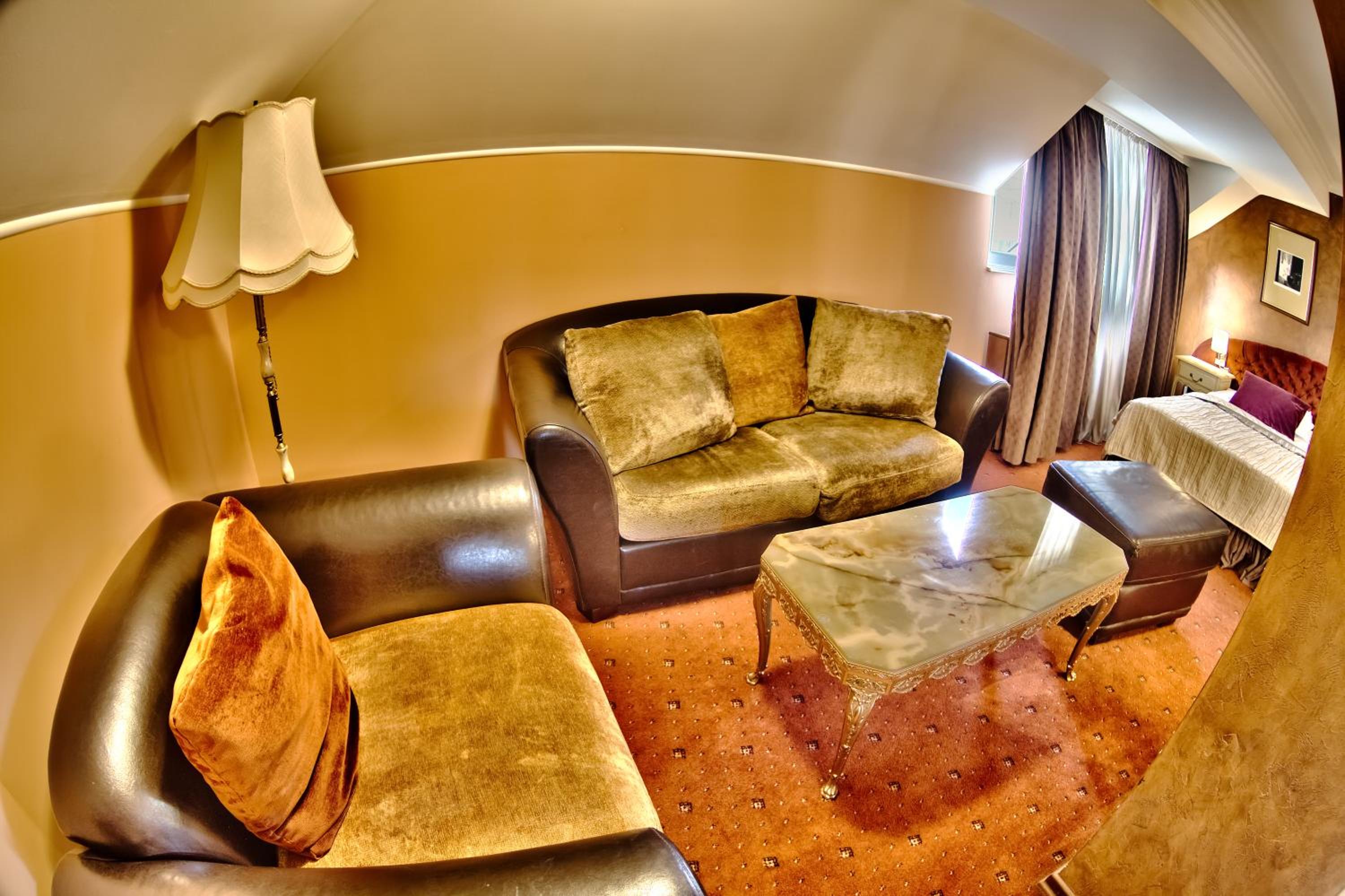 Deluxe Suite - Photo 1