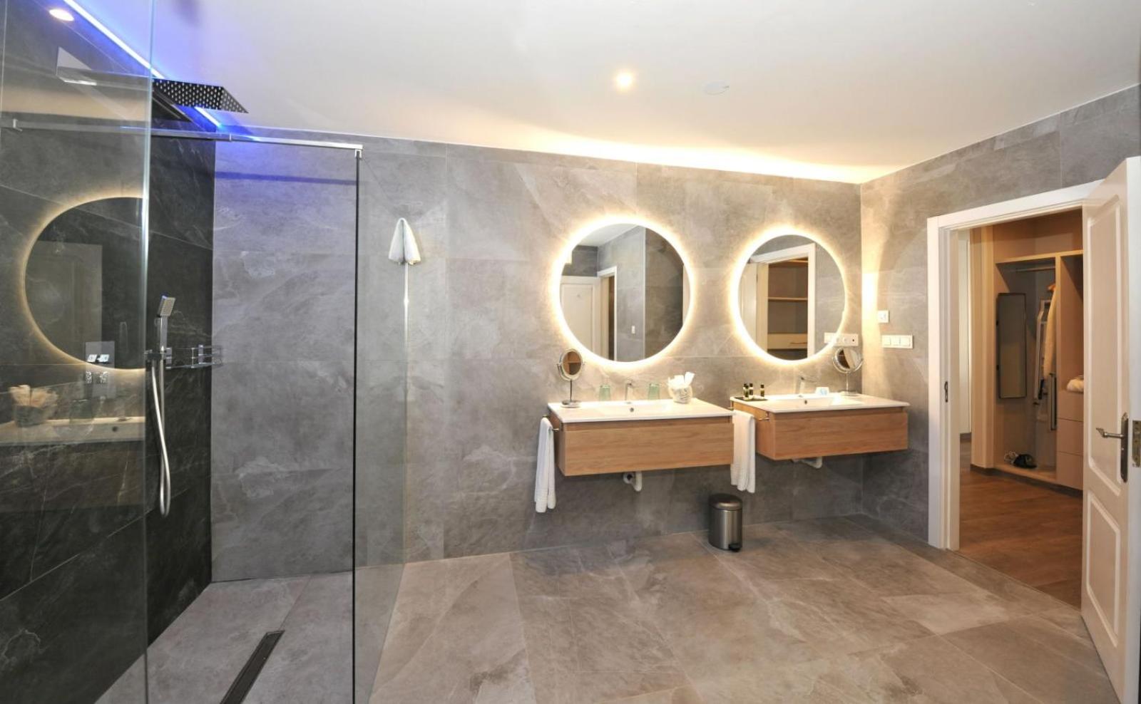 Superior Suite with Sea View photo 2