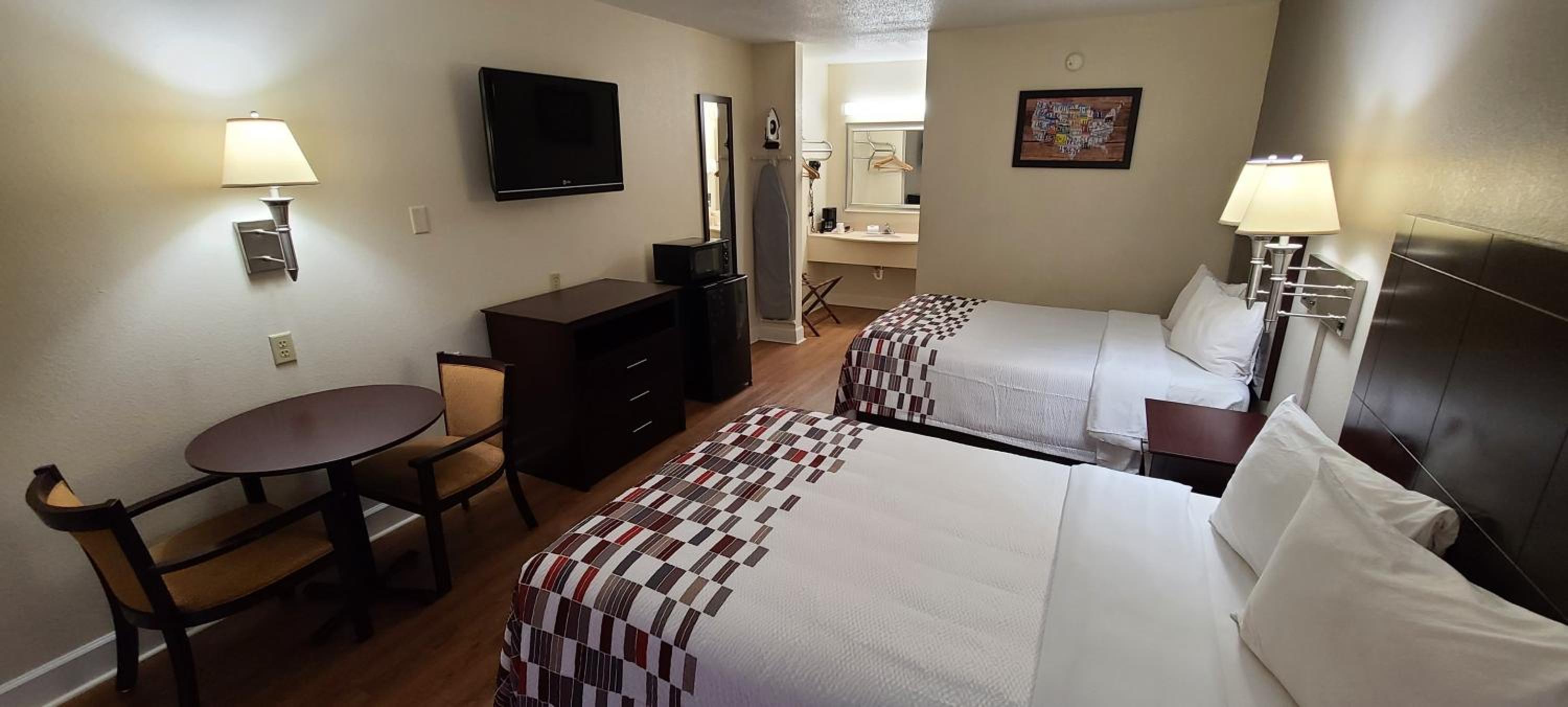 Deluxe Room with Two Double Beds Non-Smoking - Photo 4