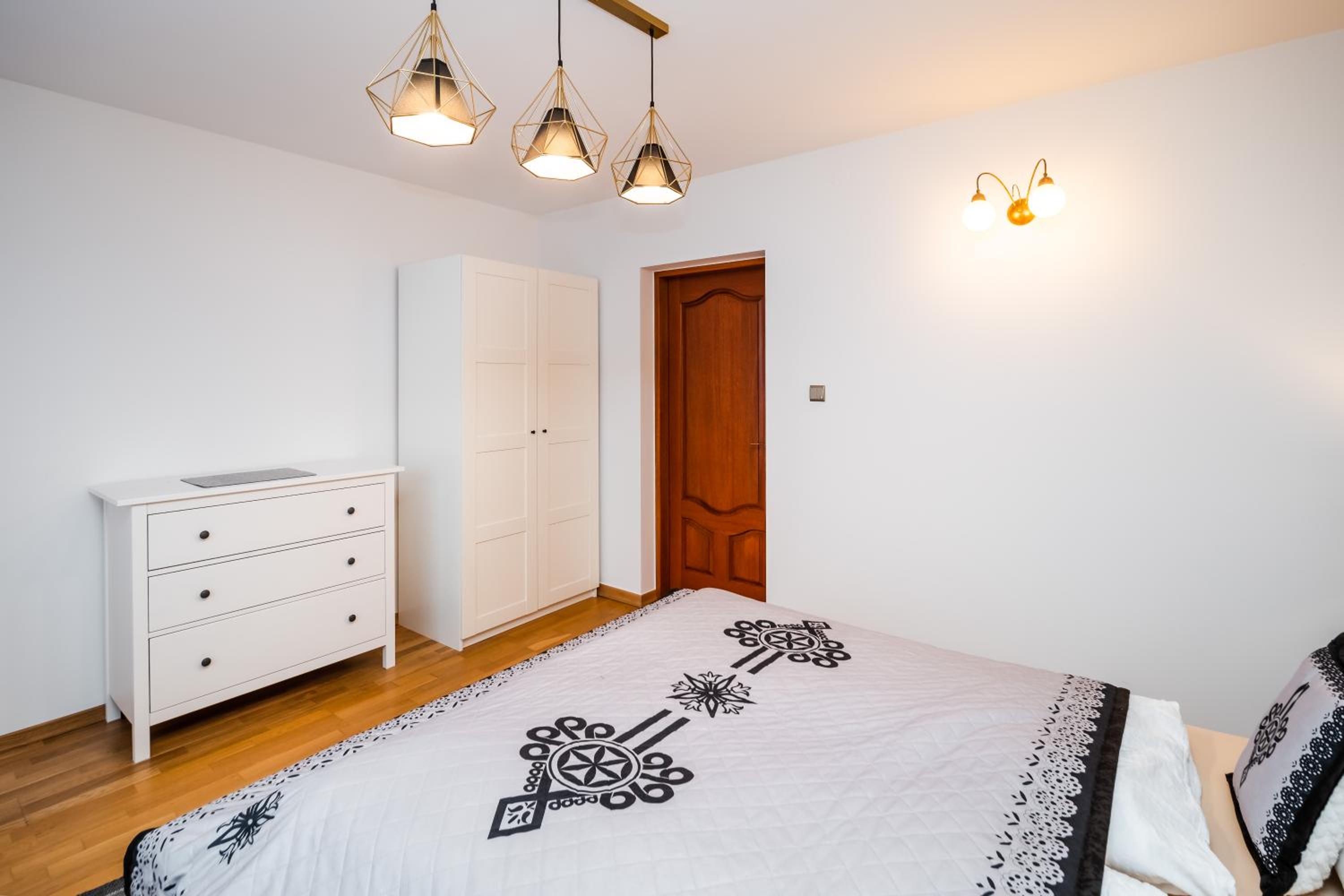One-Bedroom Apartment - Photo 9