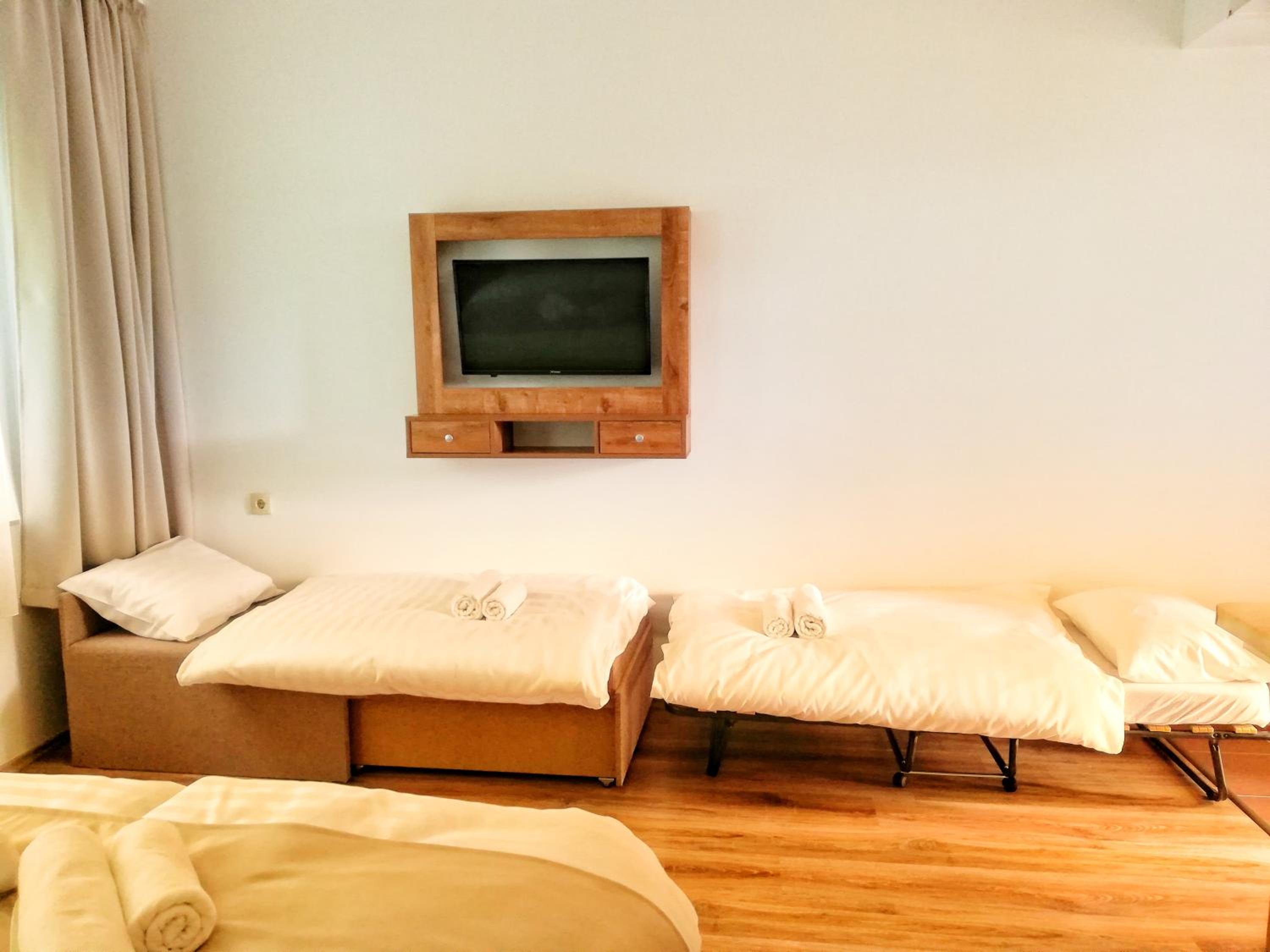 One-Bedroom Apartment - Photo 2
