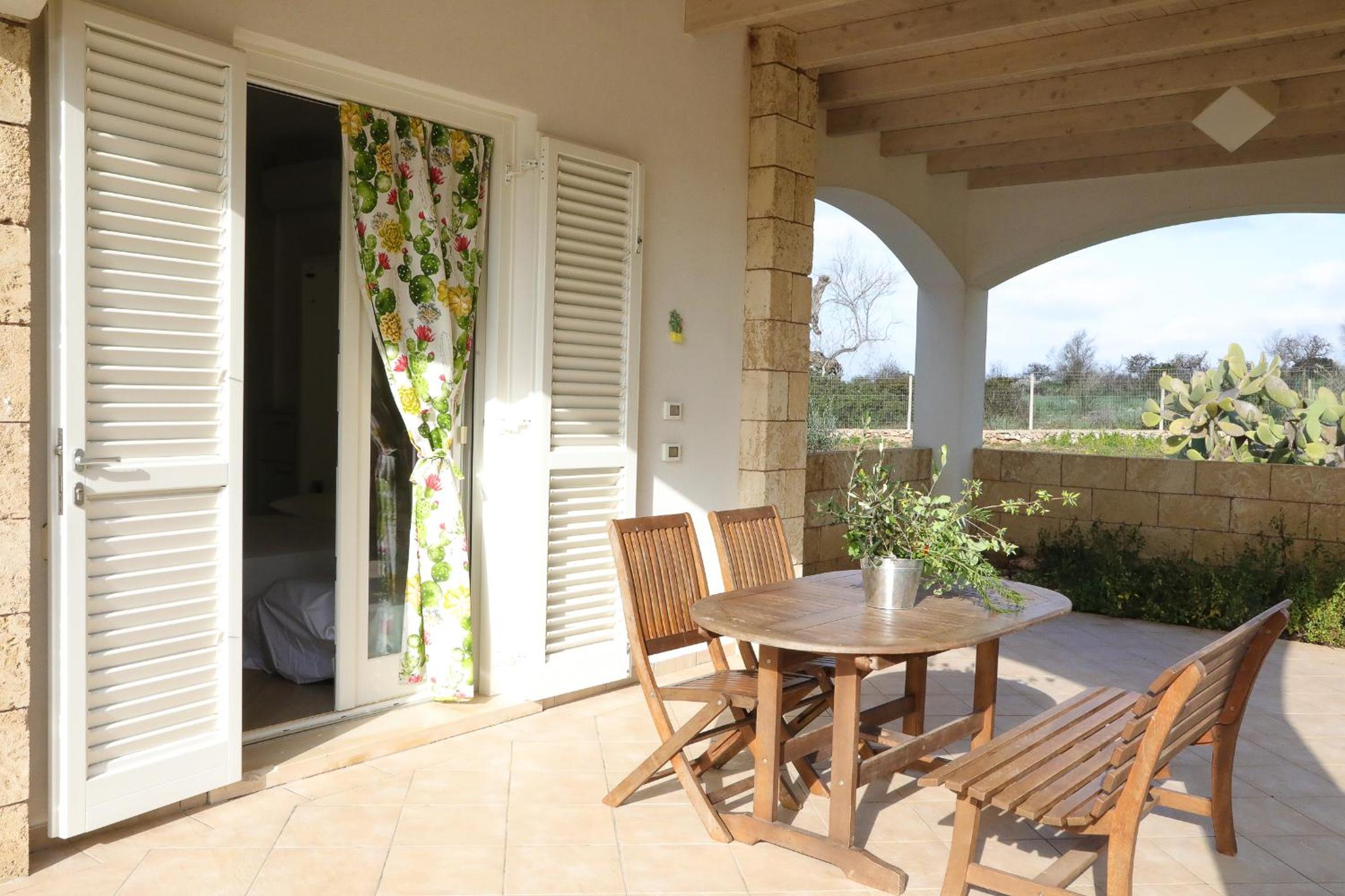 Deluxe Double Room (2 Adults + 1 Child) photo 2