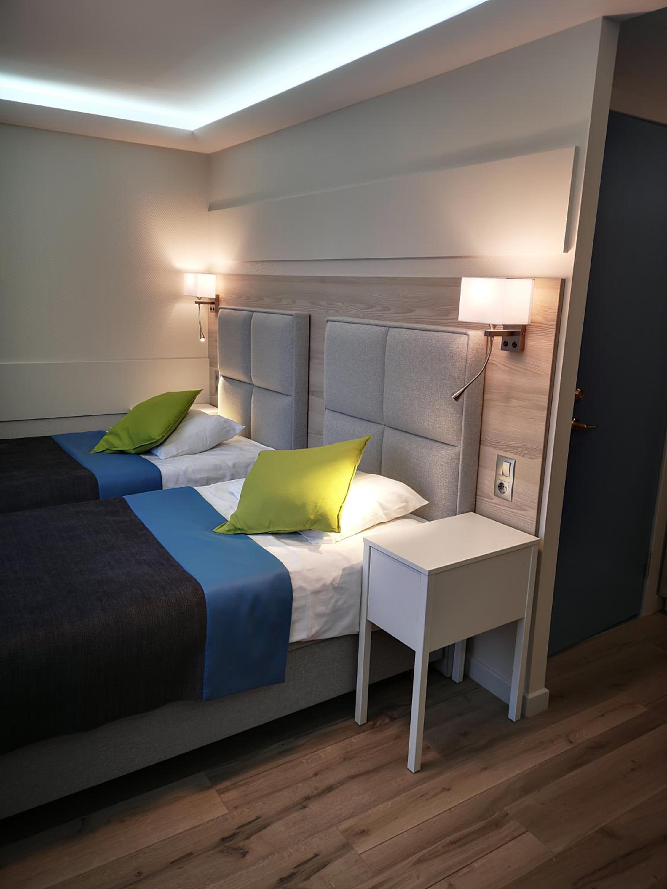 Standard Double/Twin Room - Photo 14