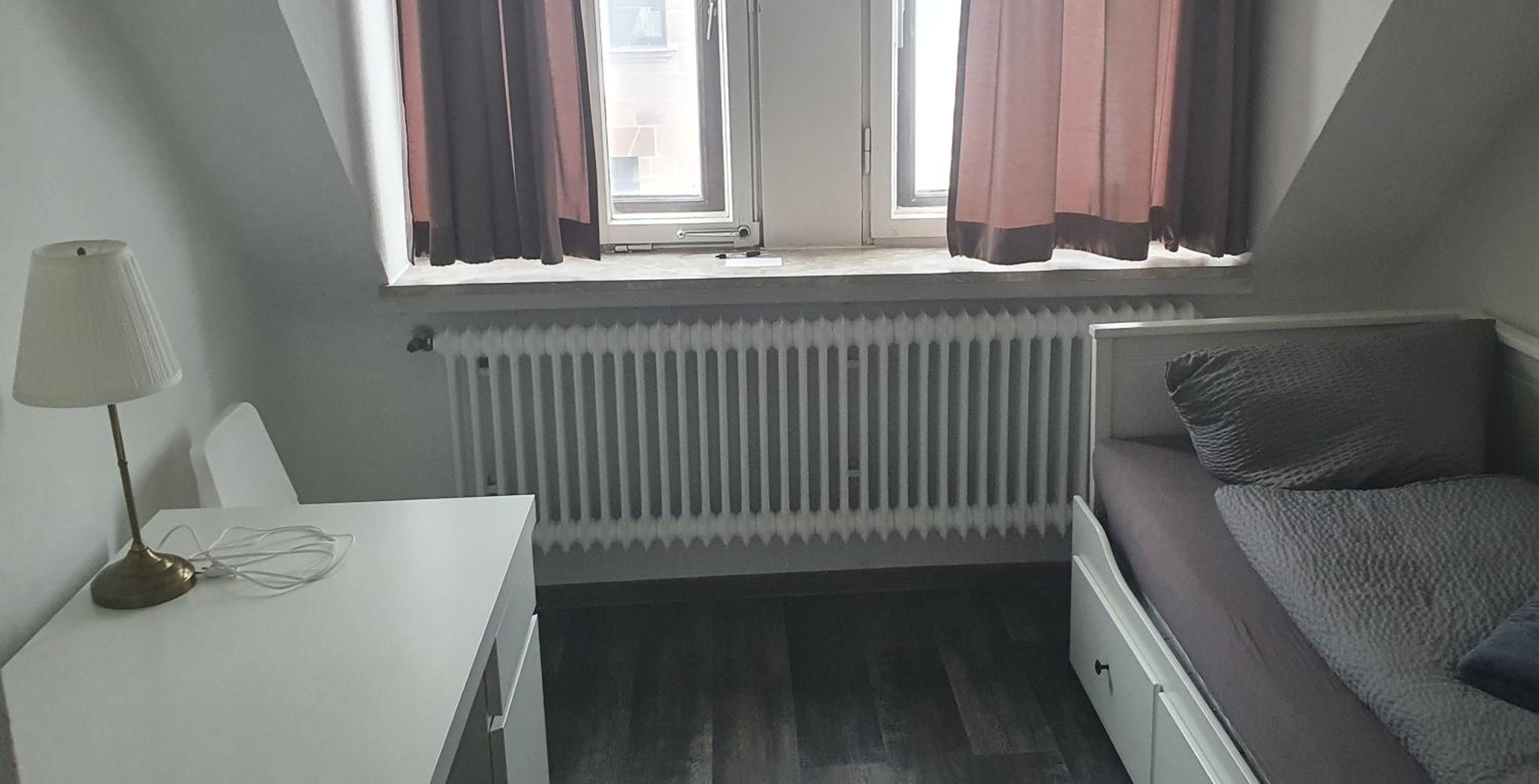 Small Single Room photo 3