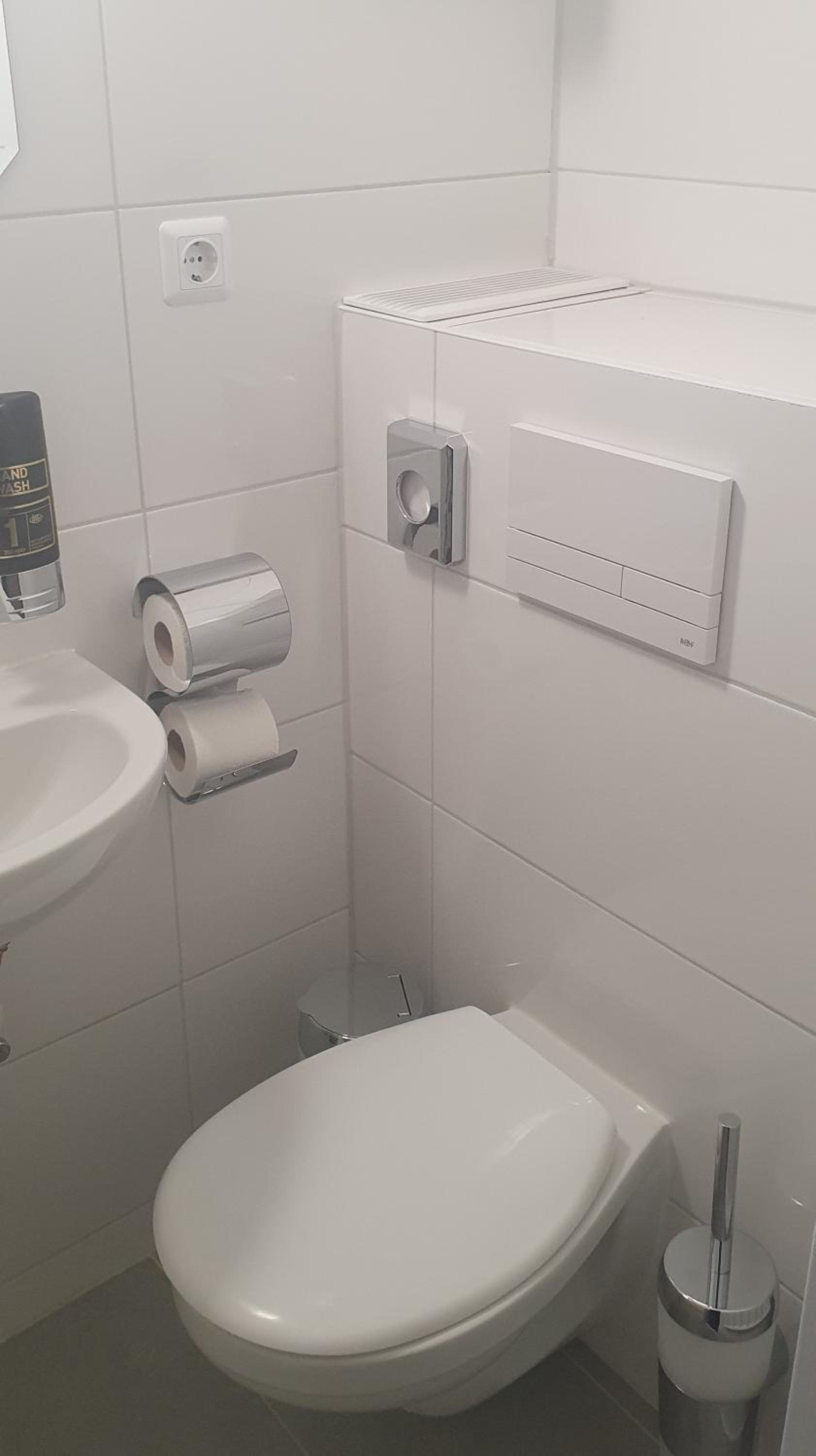 Budget Twin Room - Photo 10
