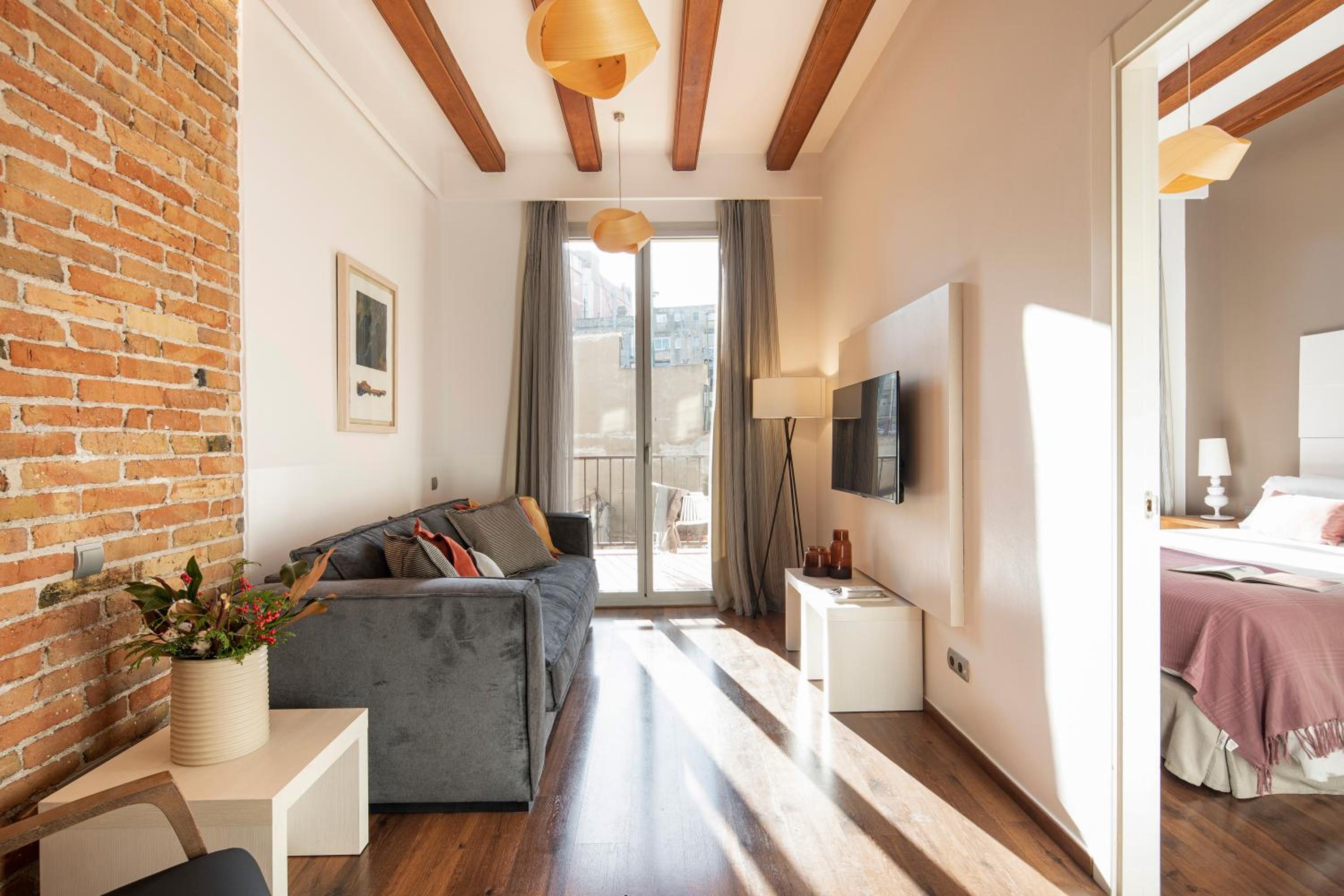 Three-Bedroom Apartment with Balcony photo 2
