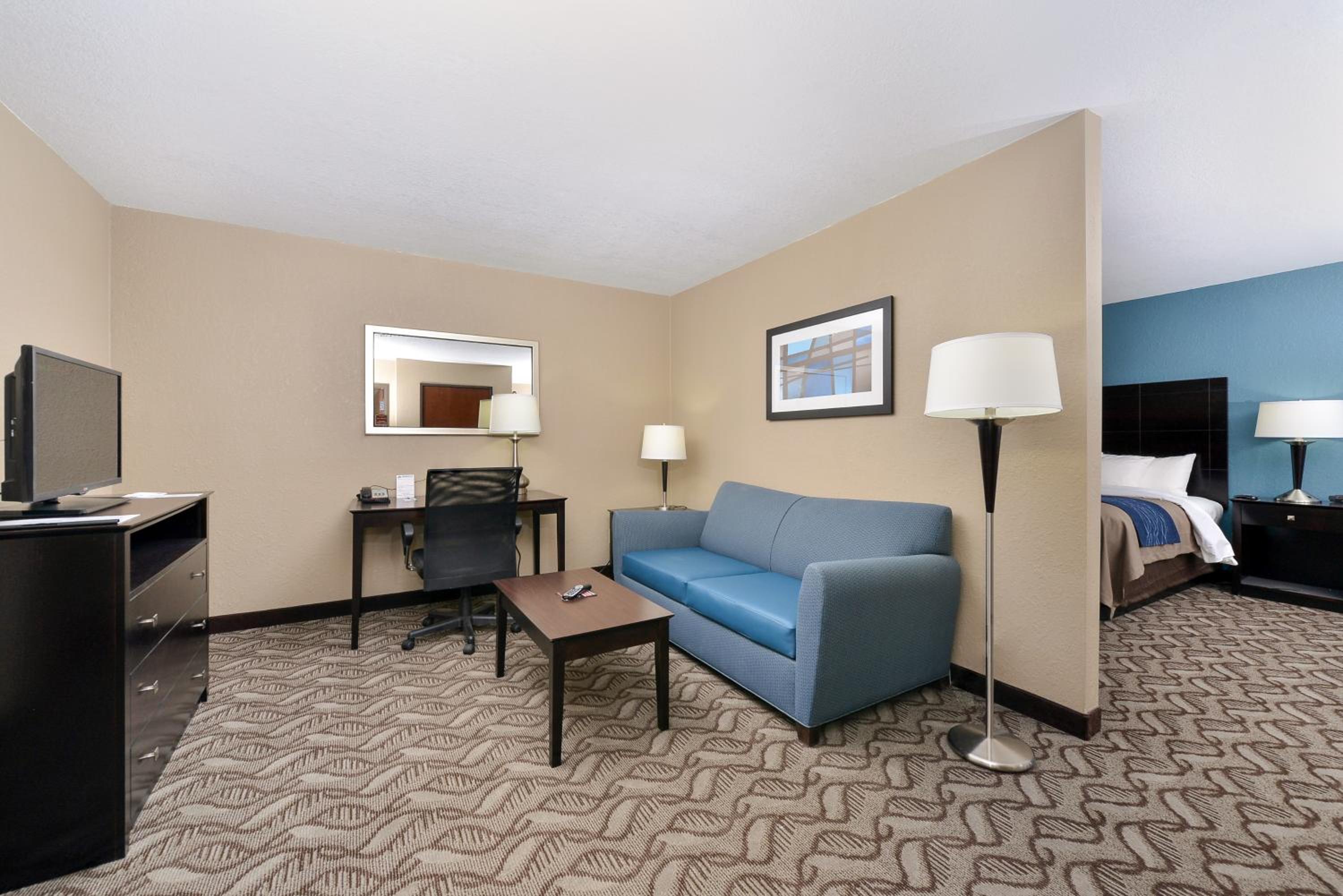 King Suite - Accessible/Non-Smoking - Photo 4