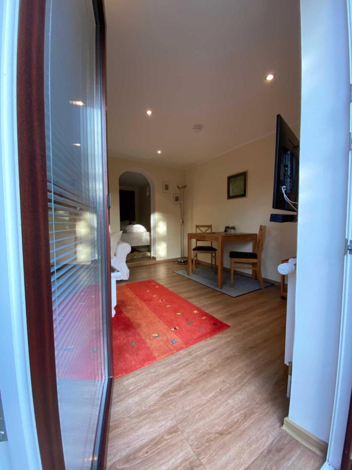 One-Bedroom Apartment with Shower photo 3