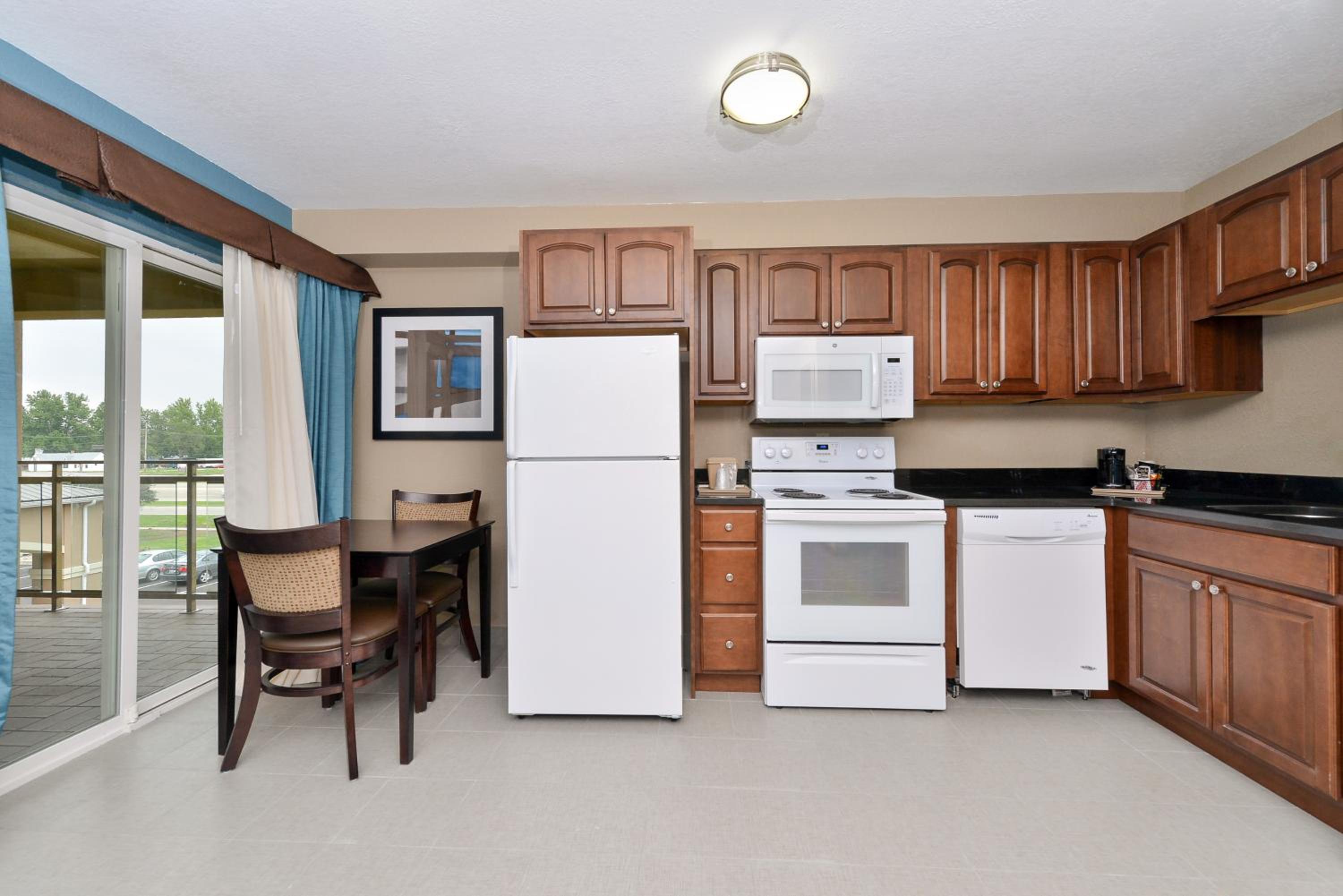 King Suite - Accessible/Non-Smoking - Photo 6