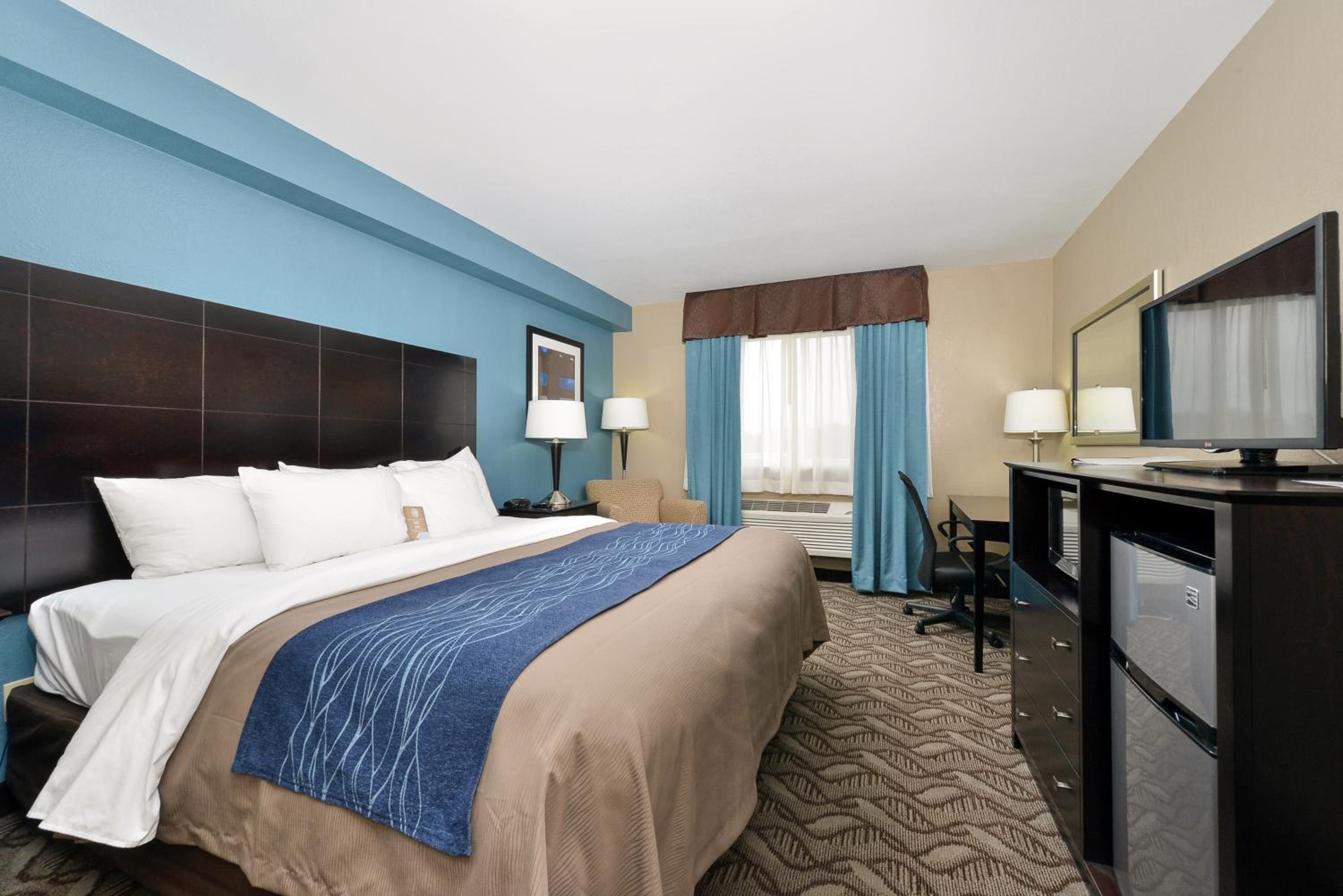 King Room - Non-Smoking - Photo 3