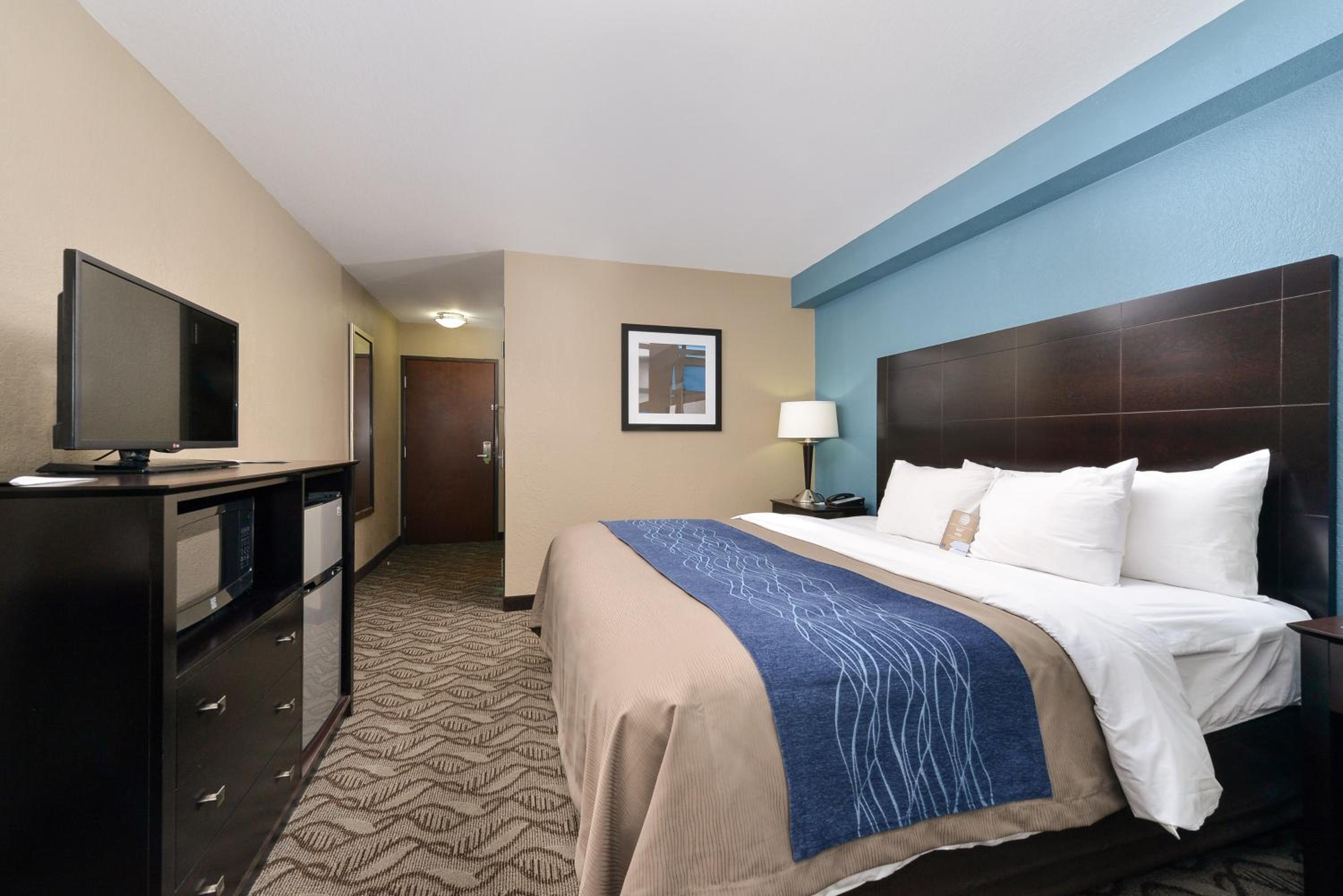 King Room - Accessible/Non-Smoking - Photo 4