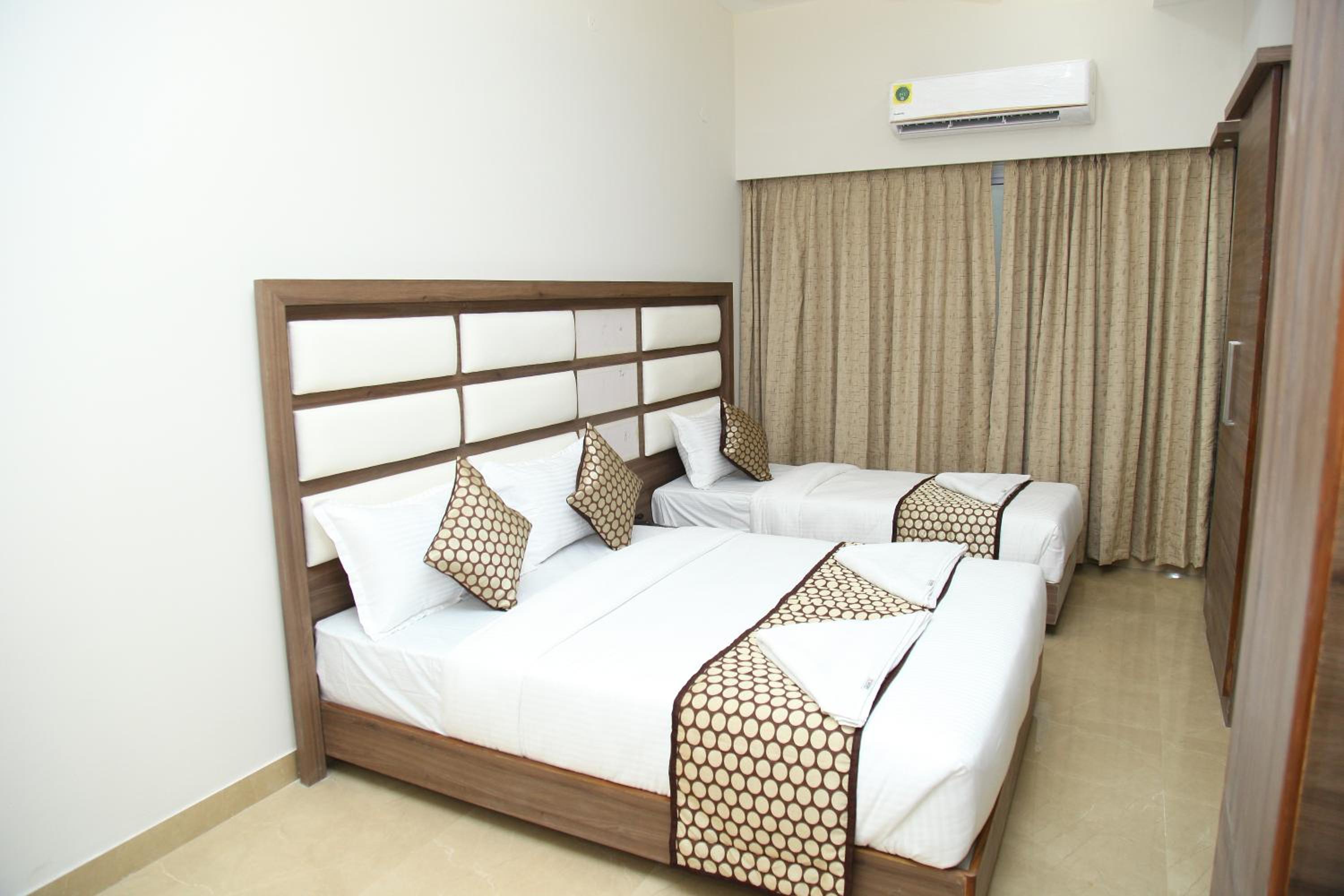 Classic Triple Room - Photo 14