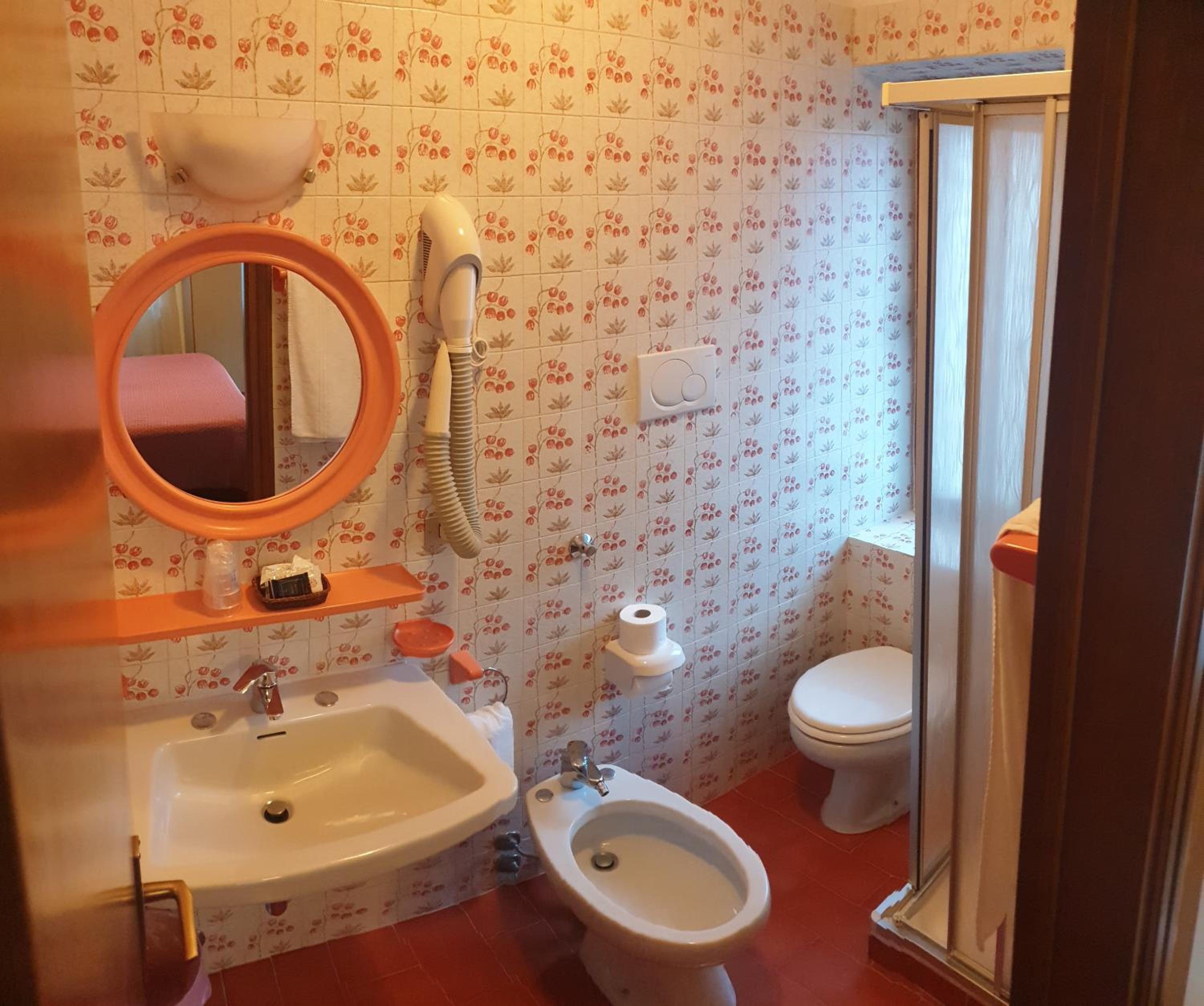 Twin Room with Balcony - Photo 4