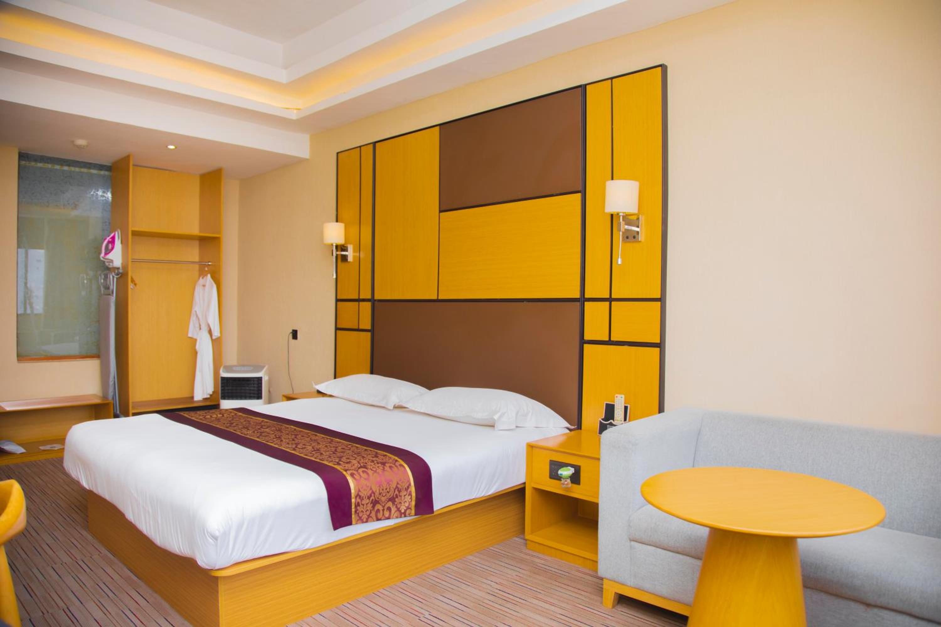 Deluxe King Room photo 2