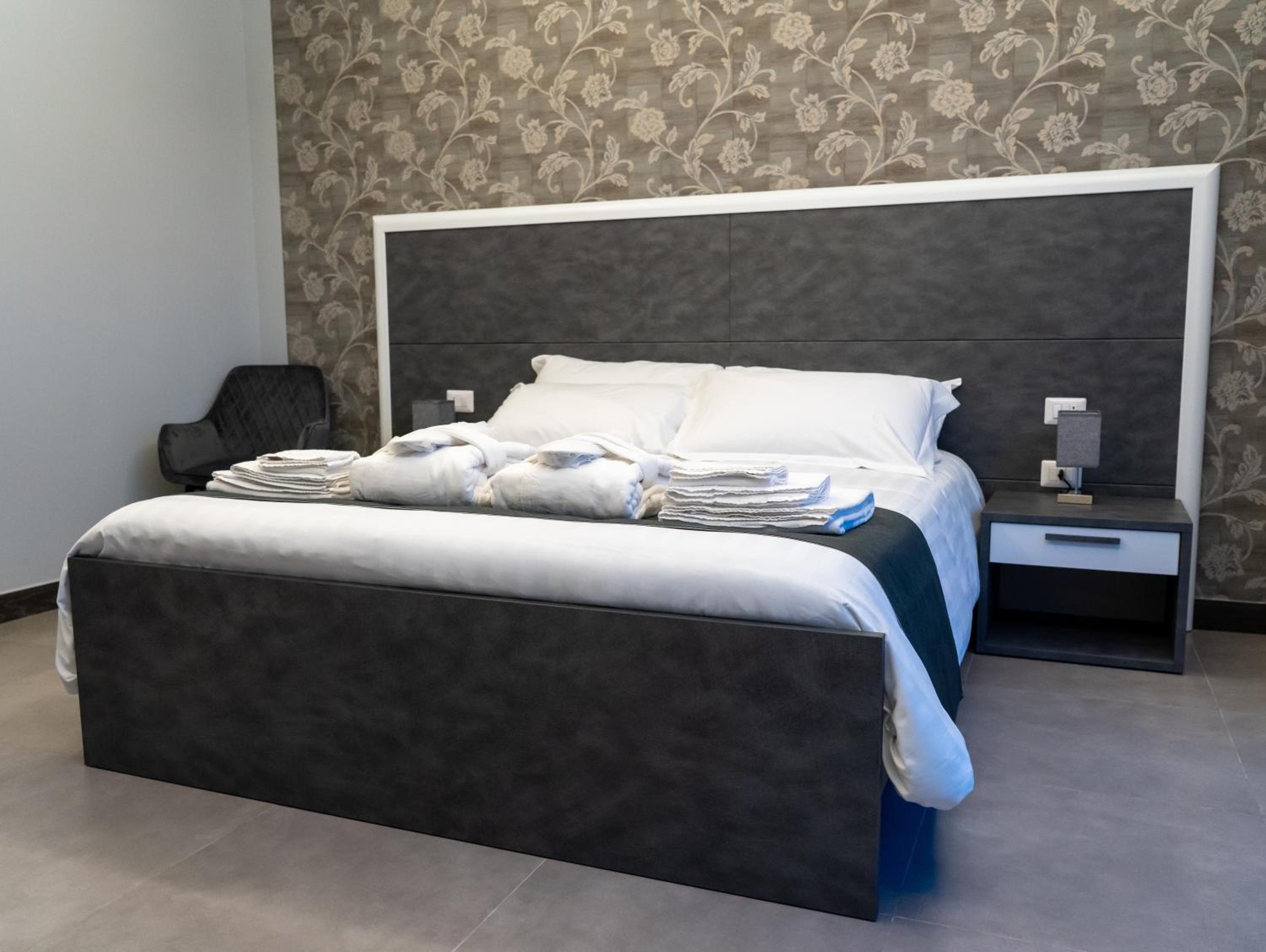 Suite with Spa Access photo 1