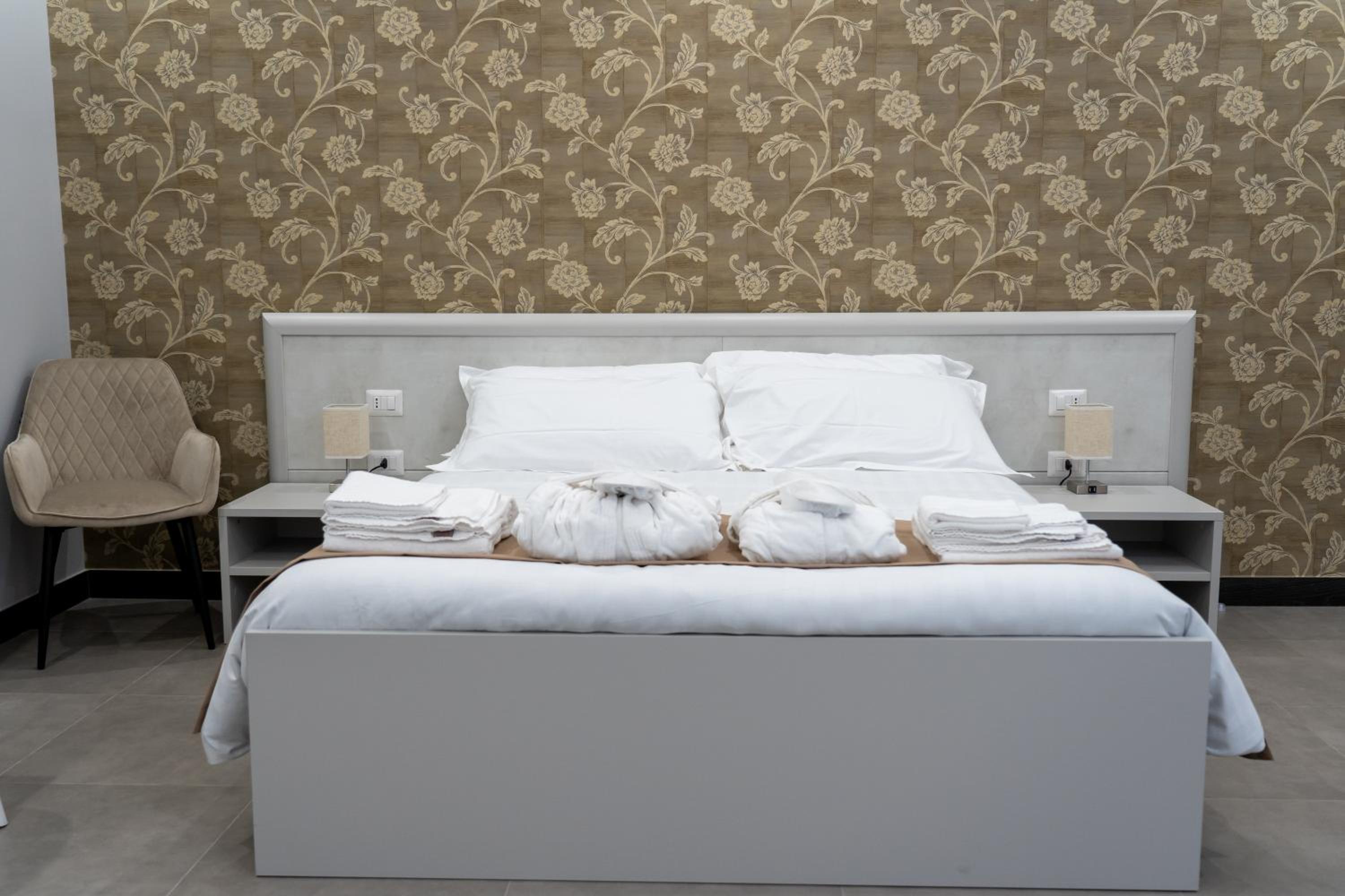 Suite with Spa Bath photo 1