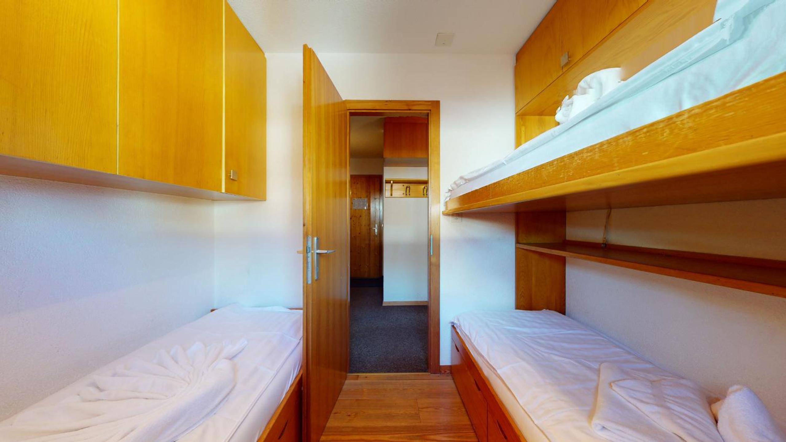 Two-Bedroom Apartment O020 photo 3