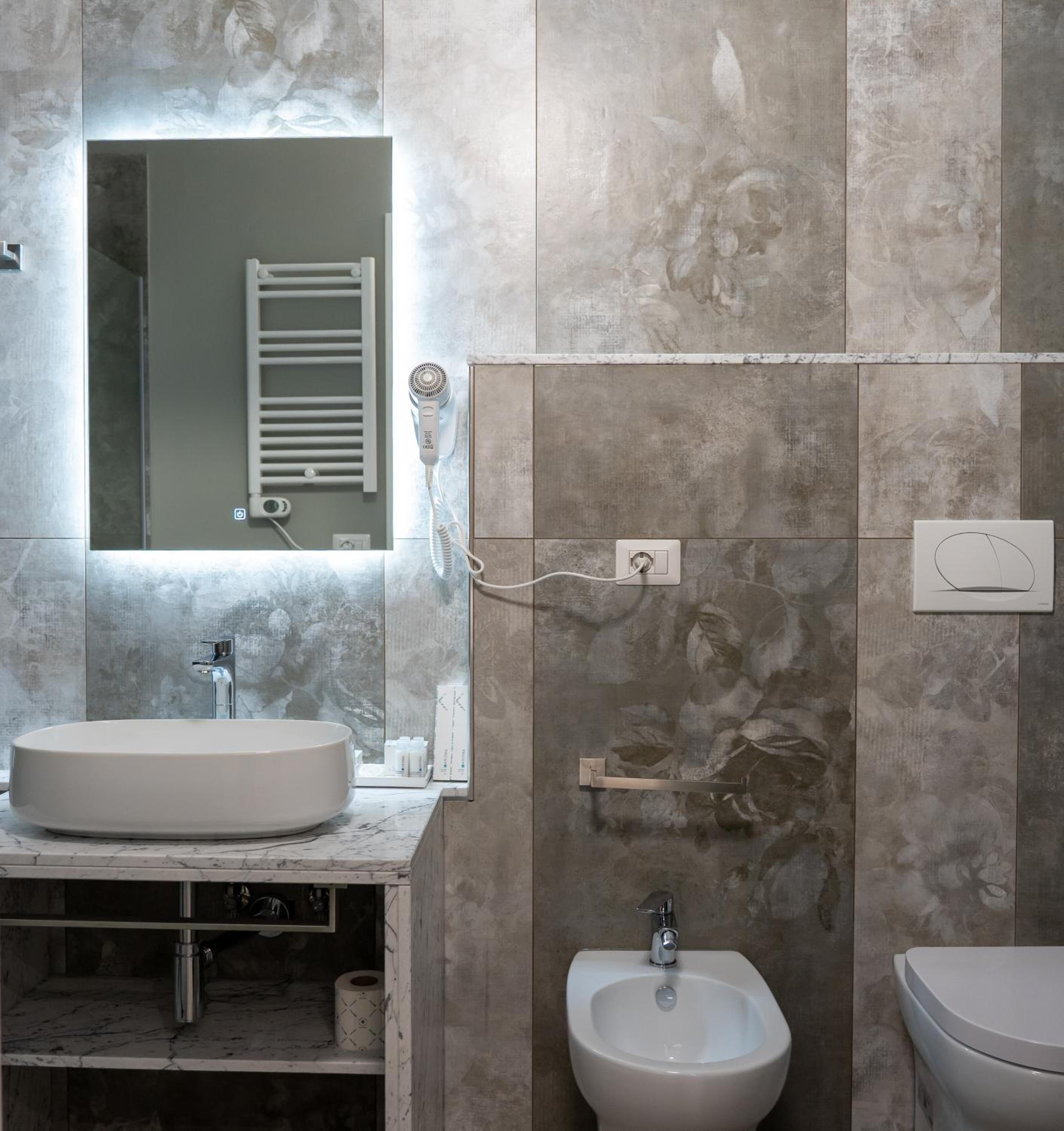 Suite with Spa Bath photo 2