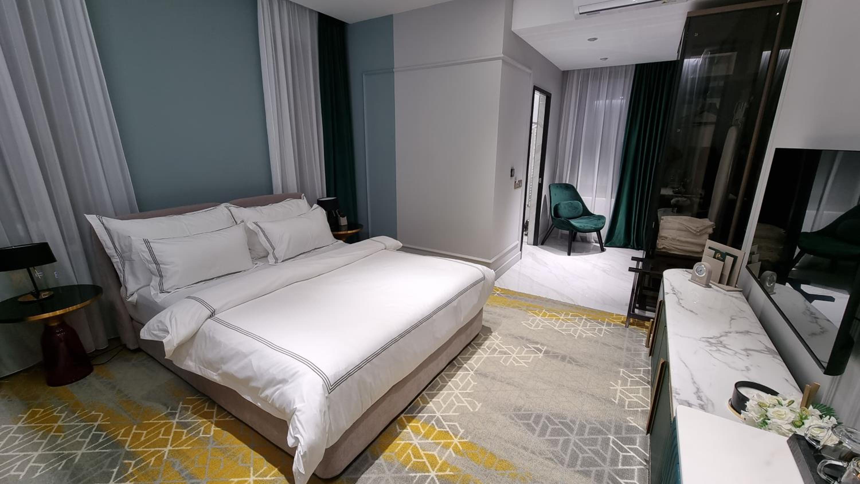 Deluxe Double Room - Photo 11
