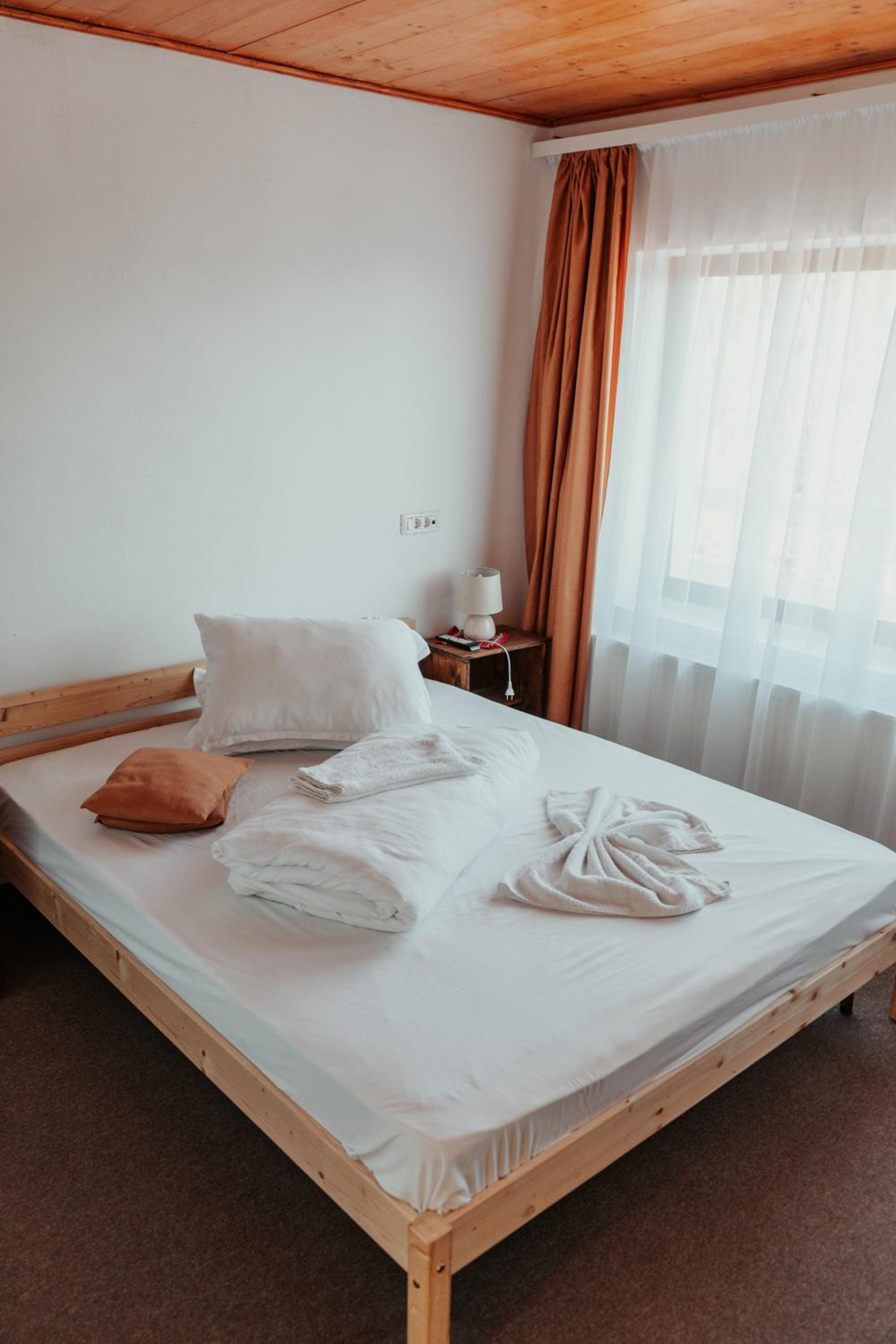 Deluxe Double or Twin Room - Photo 4