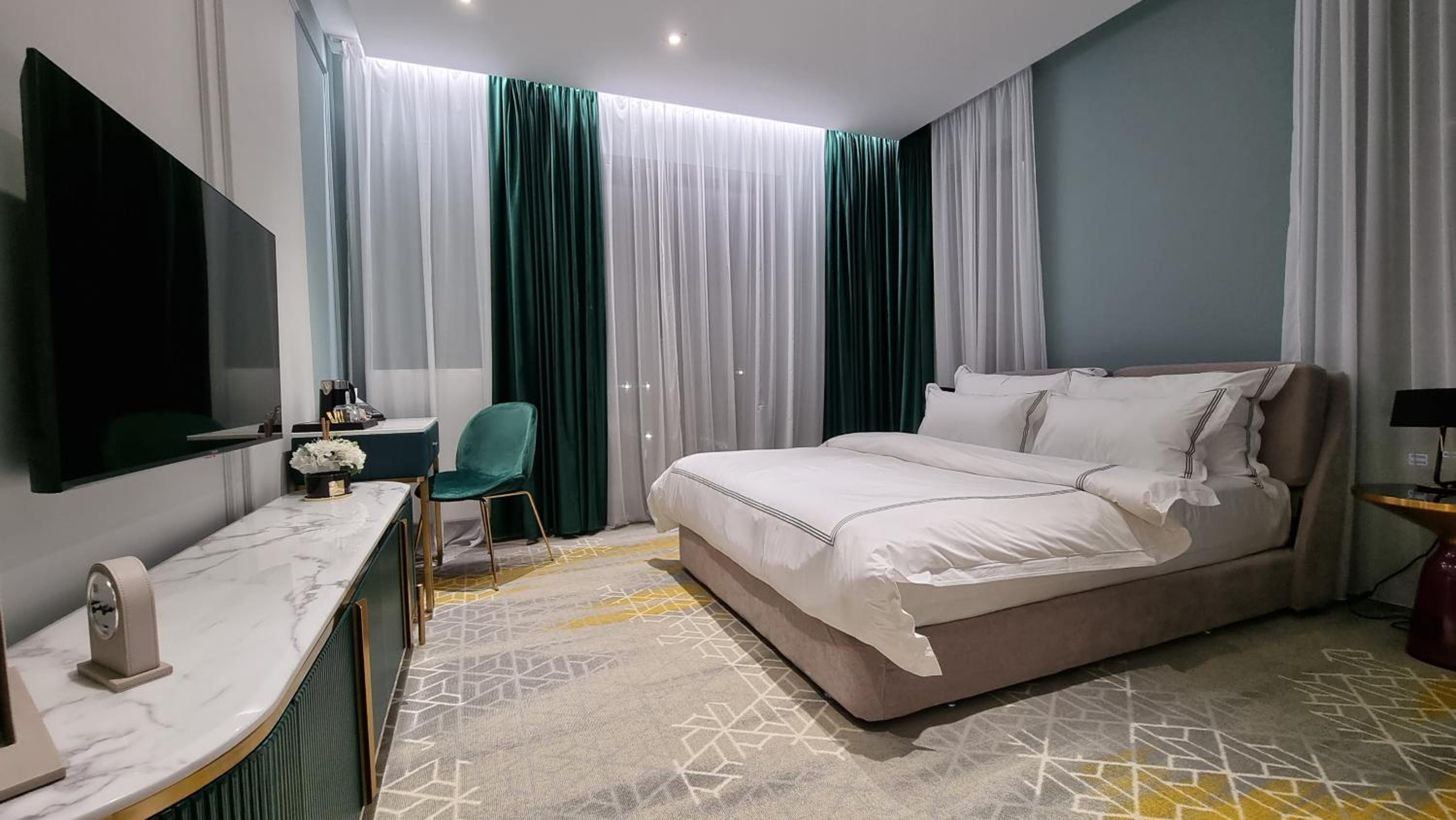 Deluxe Double Room - Photo 10