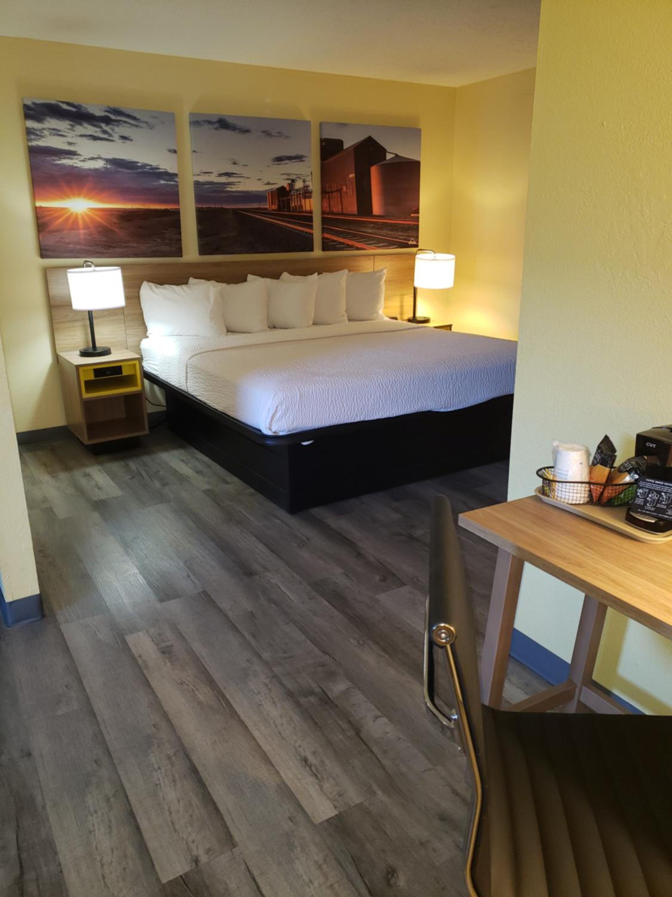 Executive King Studio Suite, Non-Smoking - Photo 4