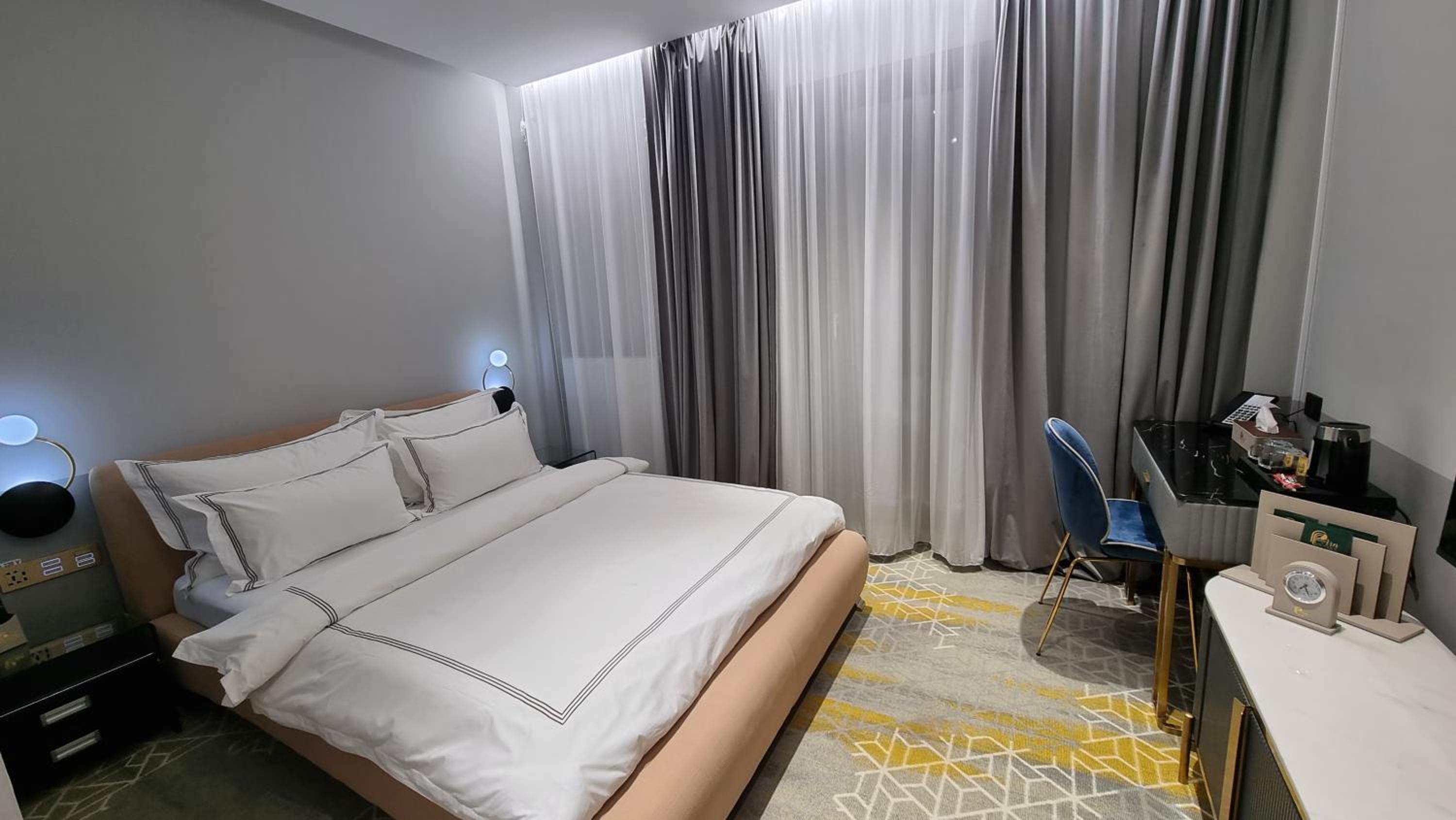 Standard Double Room - Photo 11