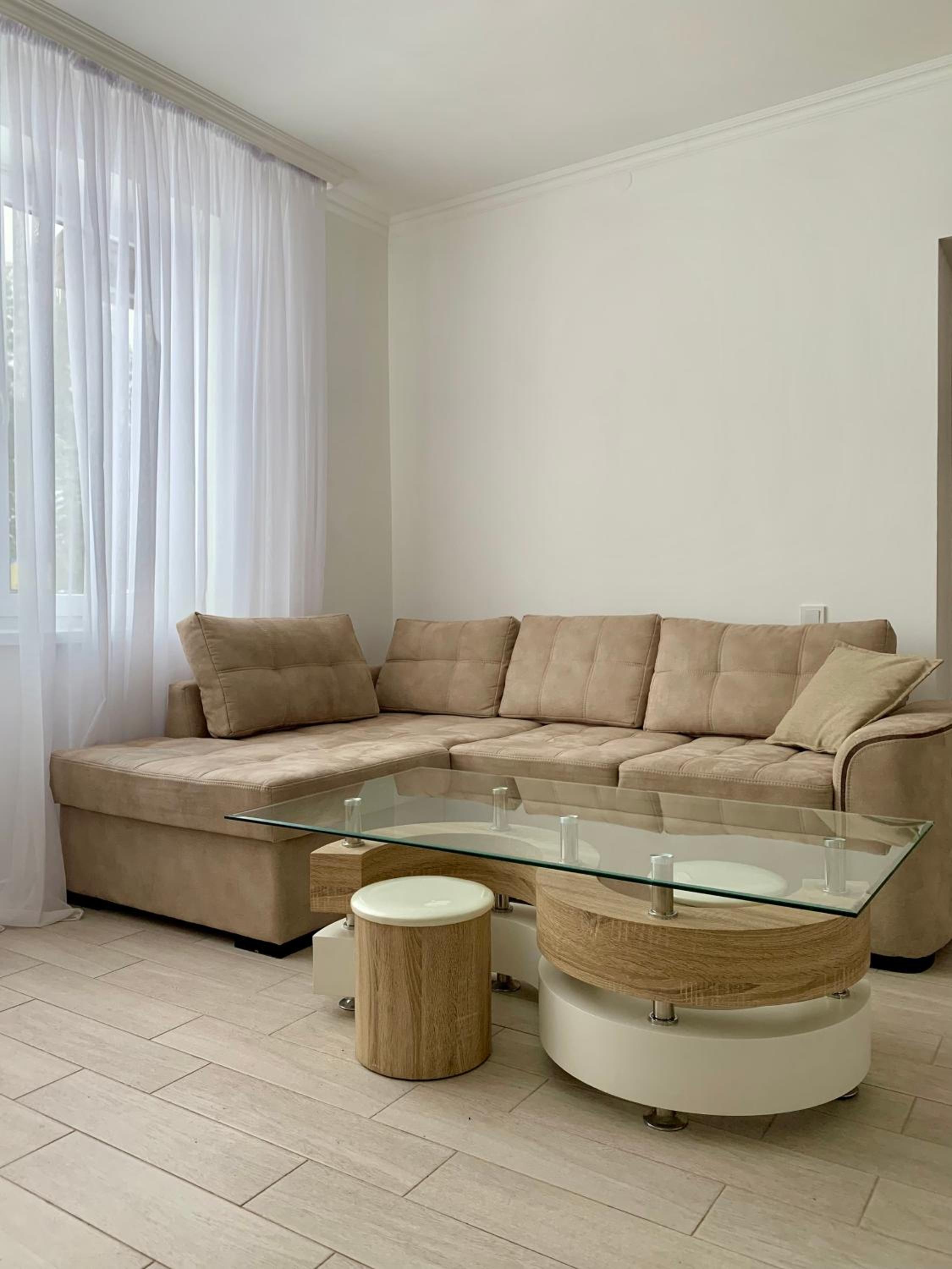 Five-Bedroom House photo 1