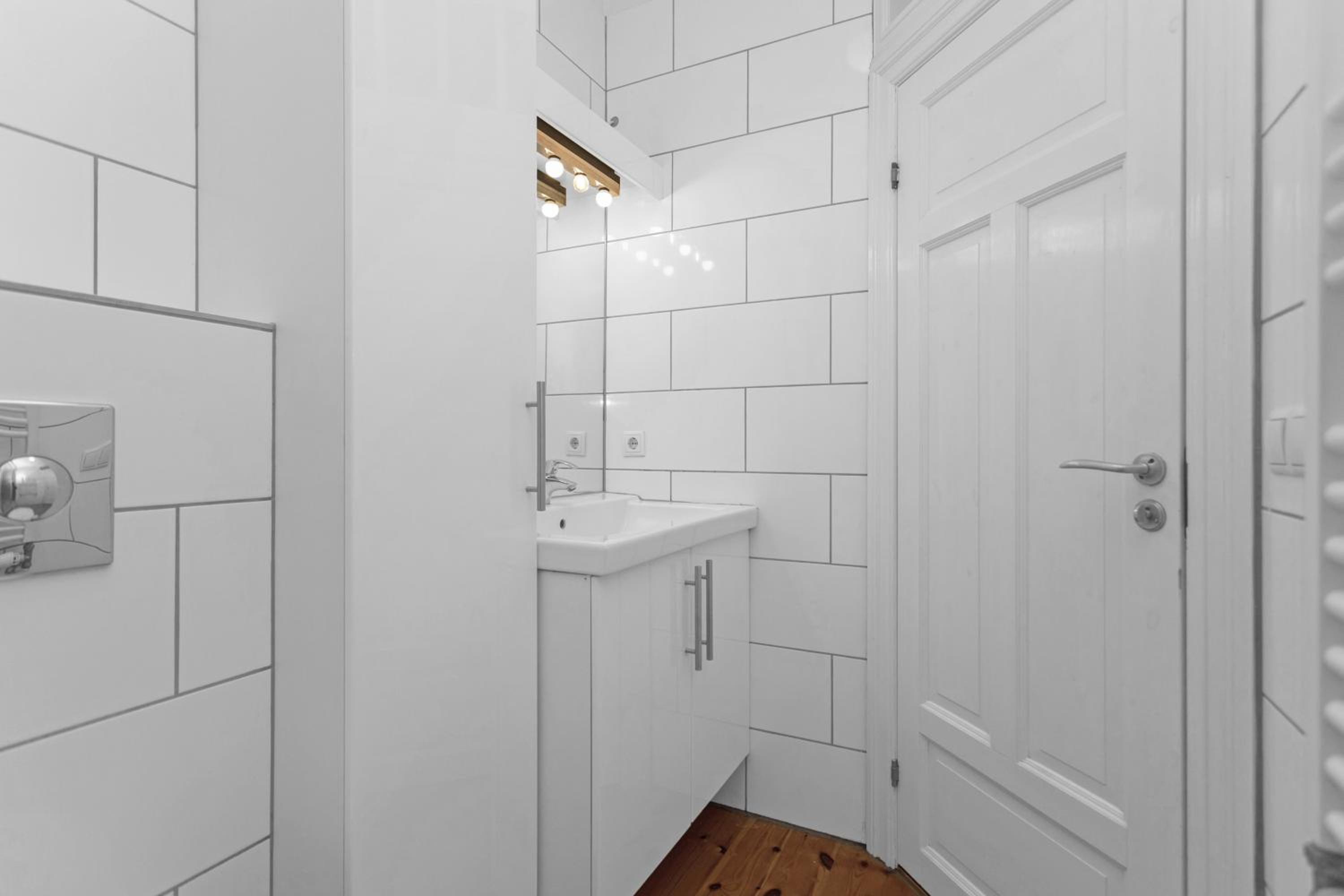 One-Bedroom Apartment - Photo 7