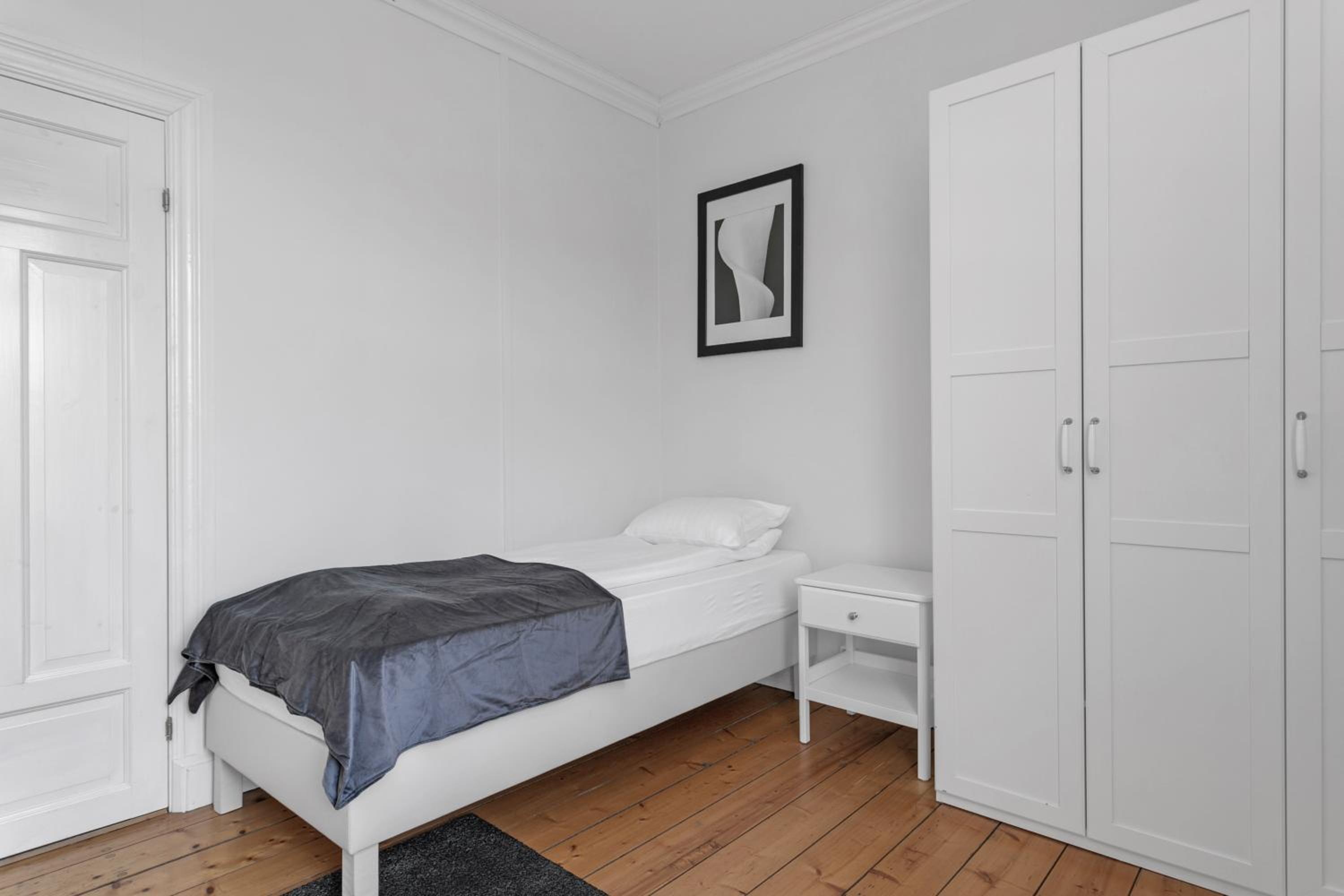One-Bedroom Apartment - Photo 8