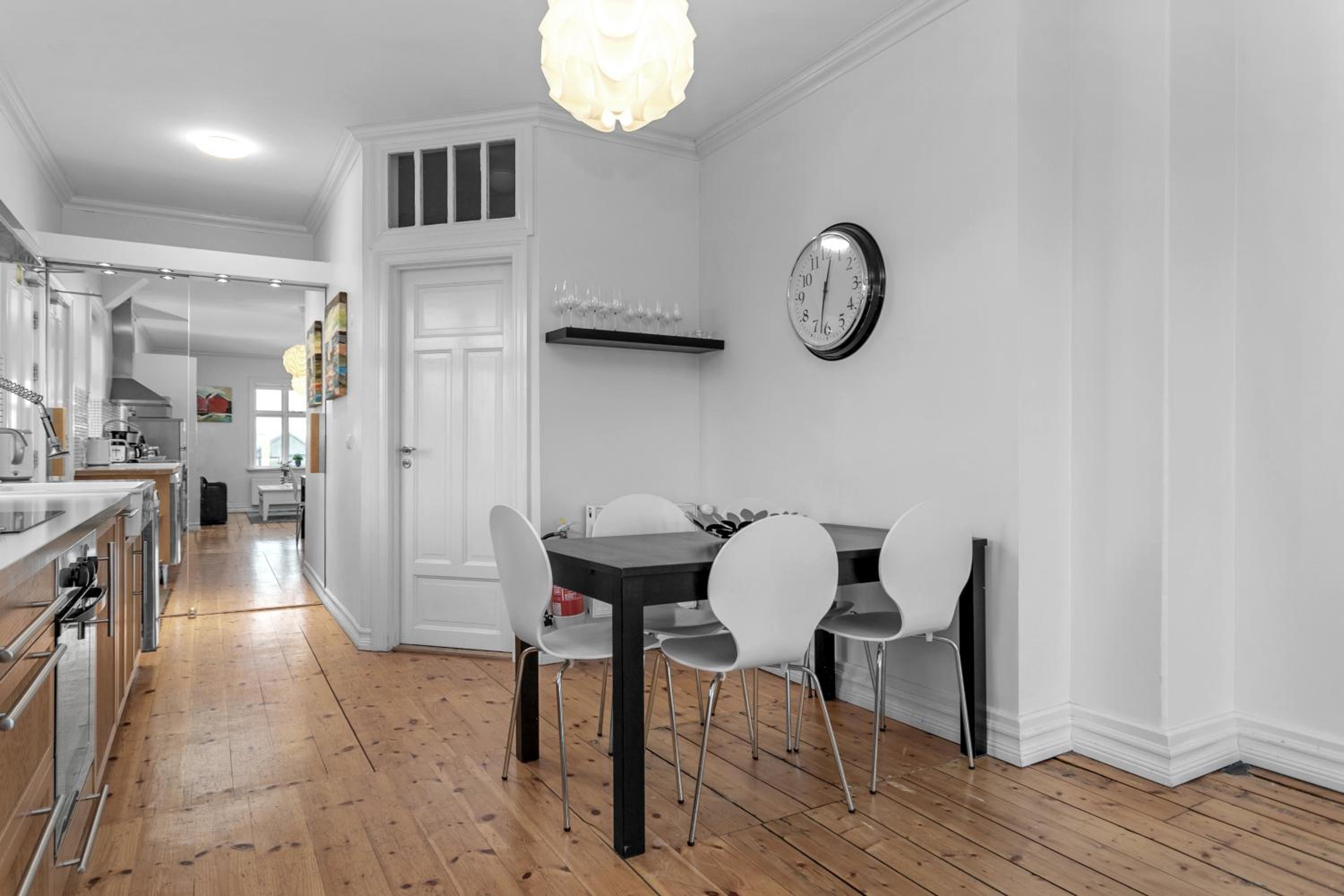 One-Bedroom Apartment - Photo 12