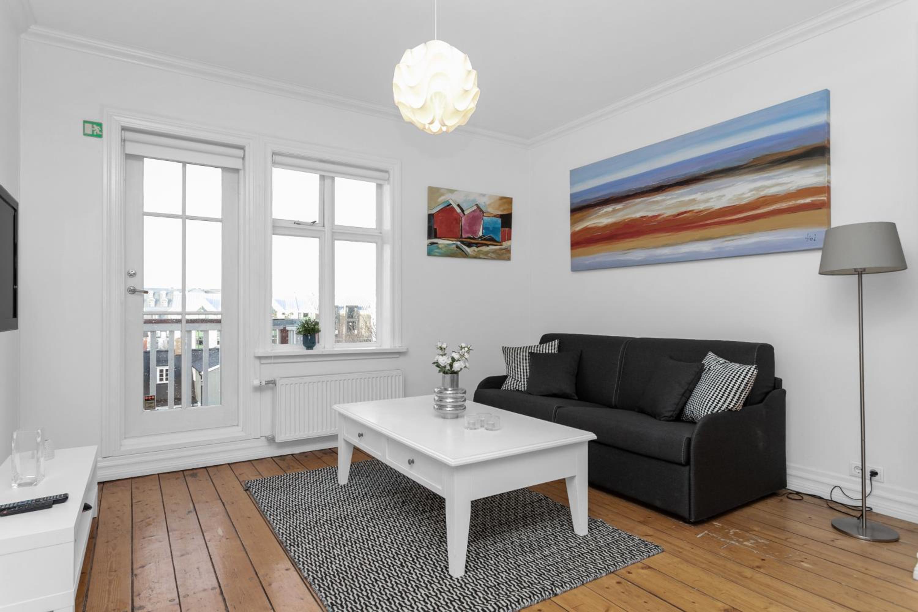 One-Bedroom Apartment - Photo 1